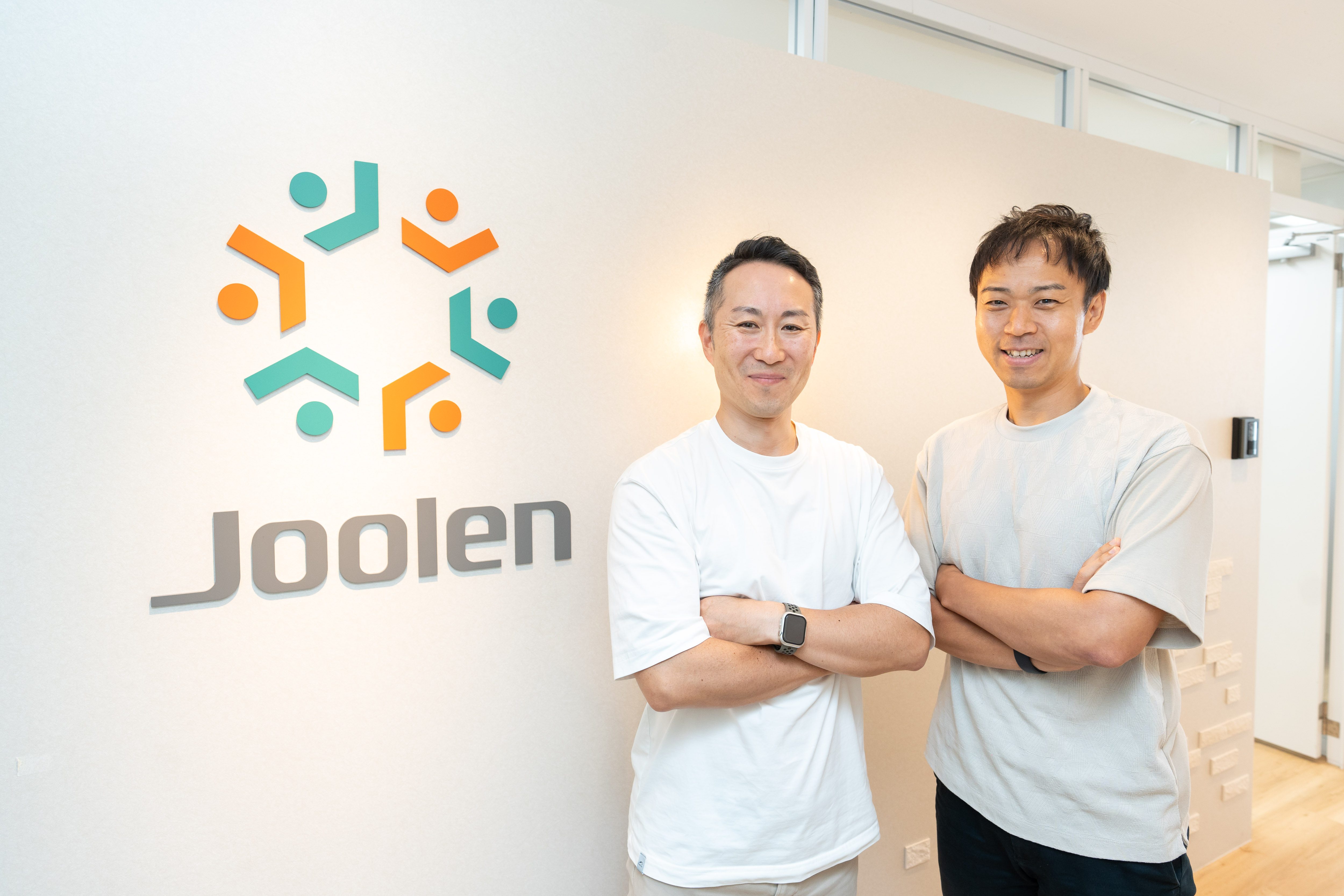 ■Webエンジニア時代に出会った中村（社長）と盛田（副社長）。ともにローンチした「Joolen」という自社サービスから会社は始まりました。