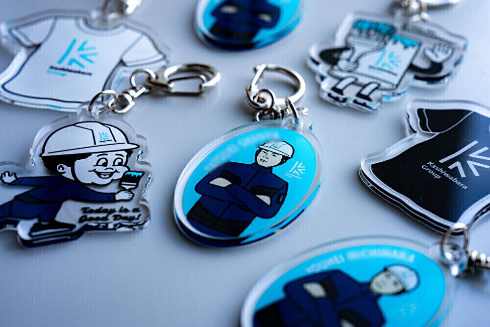 「KONVENi」に置いてあるガチャガチャの商品。イラスト制作から商品化まで、全て弊社で手掛けオリジナルグッズ