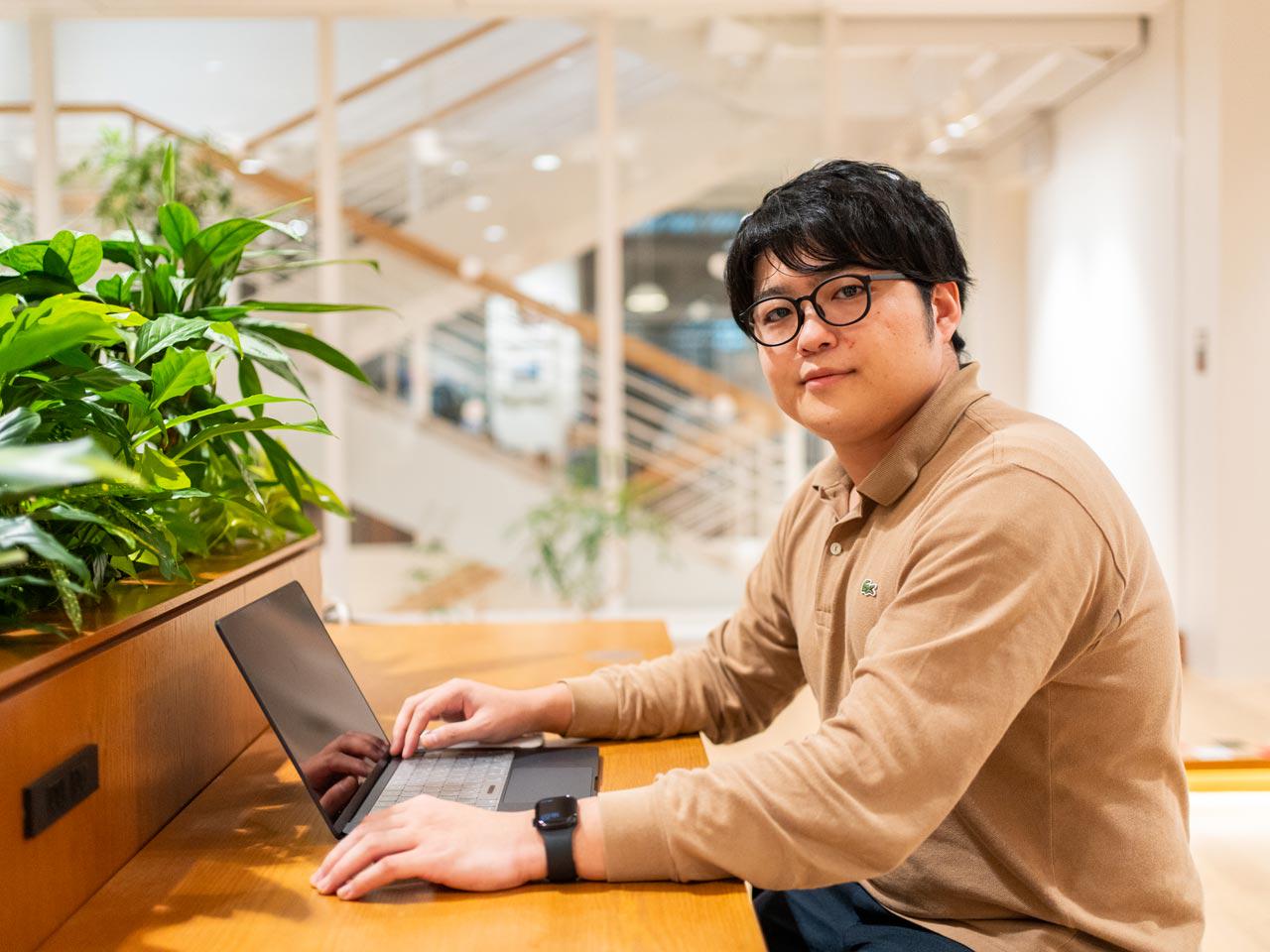 フラットなカルチャーがあるという同社。誰に対しても遠慮なく言いたいことが言える雰囲気だという。人材育成においては、創業当初から半年～1年間のインターンシッププログラムに取り組んできており、未経験者に対する育成ノウハウを蓄積している点も強みである。