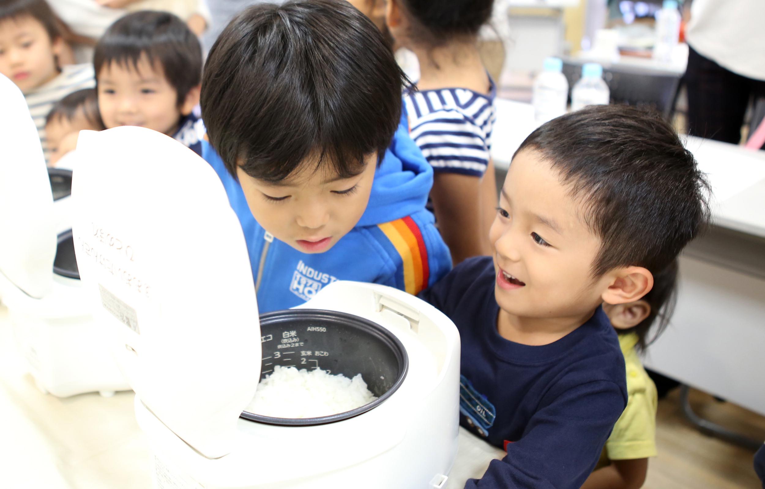 『my Taste』レクチャー中の子どもたちの様子。学校や塾とは異なる、体験による学びを重視したレクチャーを行なっています。