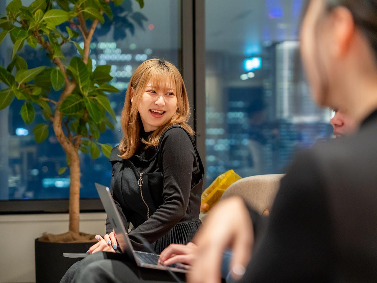 上司・部下の概念がない「フラットな組織」。