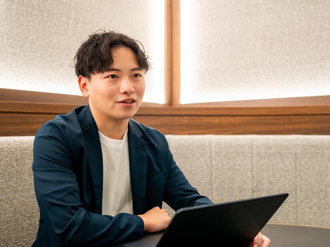 クライアントへのパフォーマンスさえしっかりしていれば、働く時間は個人で判断すればいい。