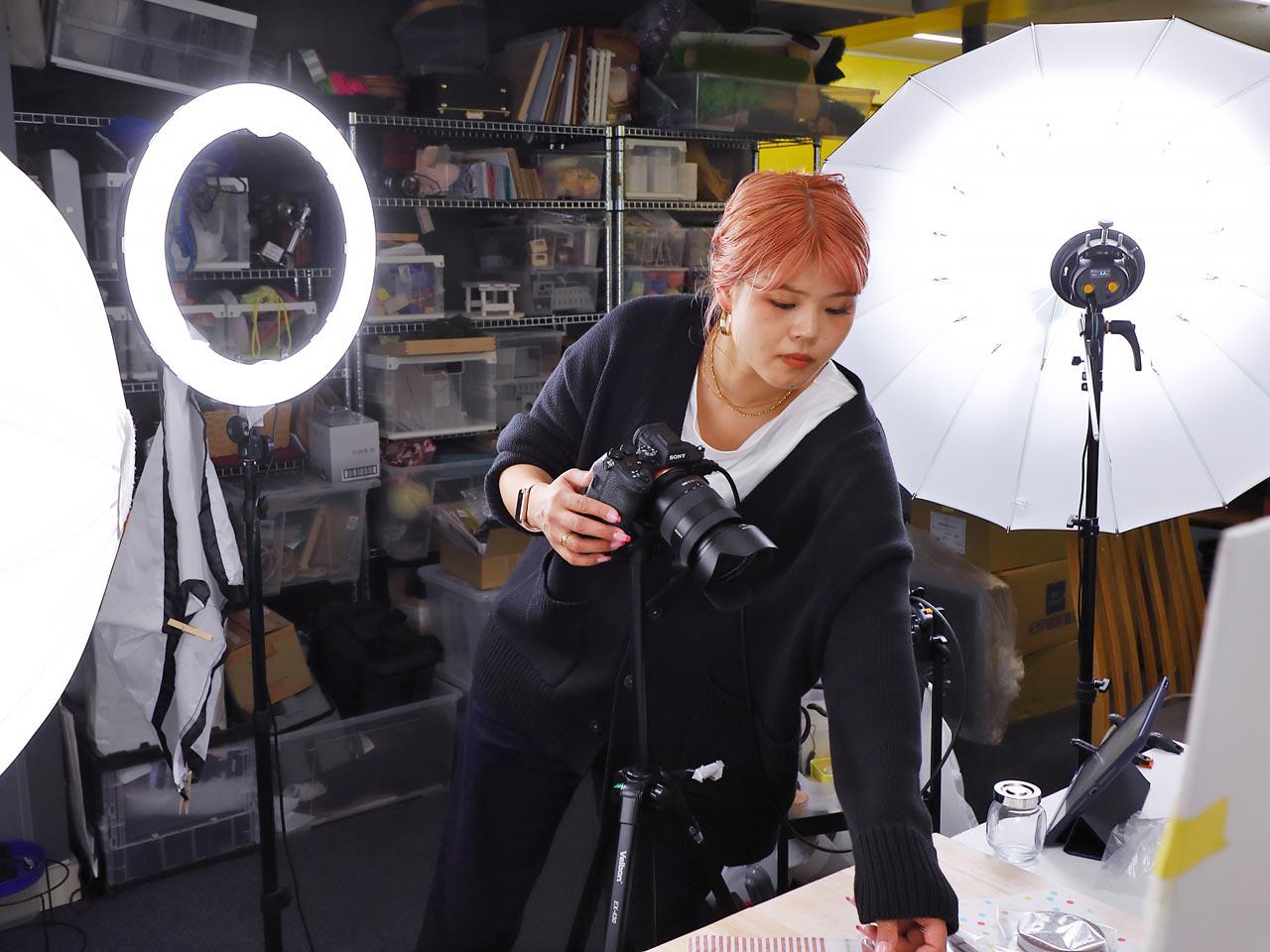 自社キャラクターのライセンス事業も展開しており、50名を超える契約クリエイターのタッチを生かしたオリジナルキャラを作り、グッズ製作やプロモーション等を受注している。