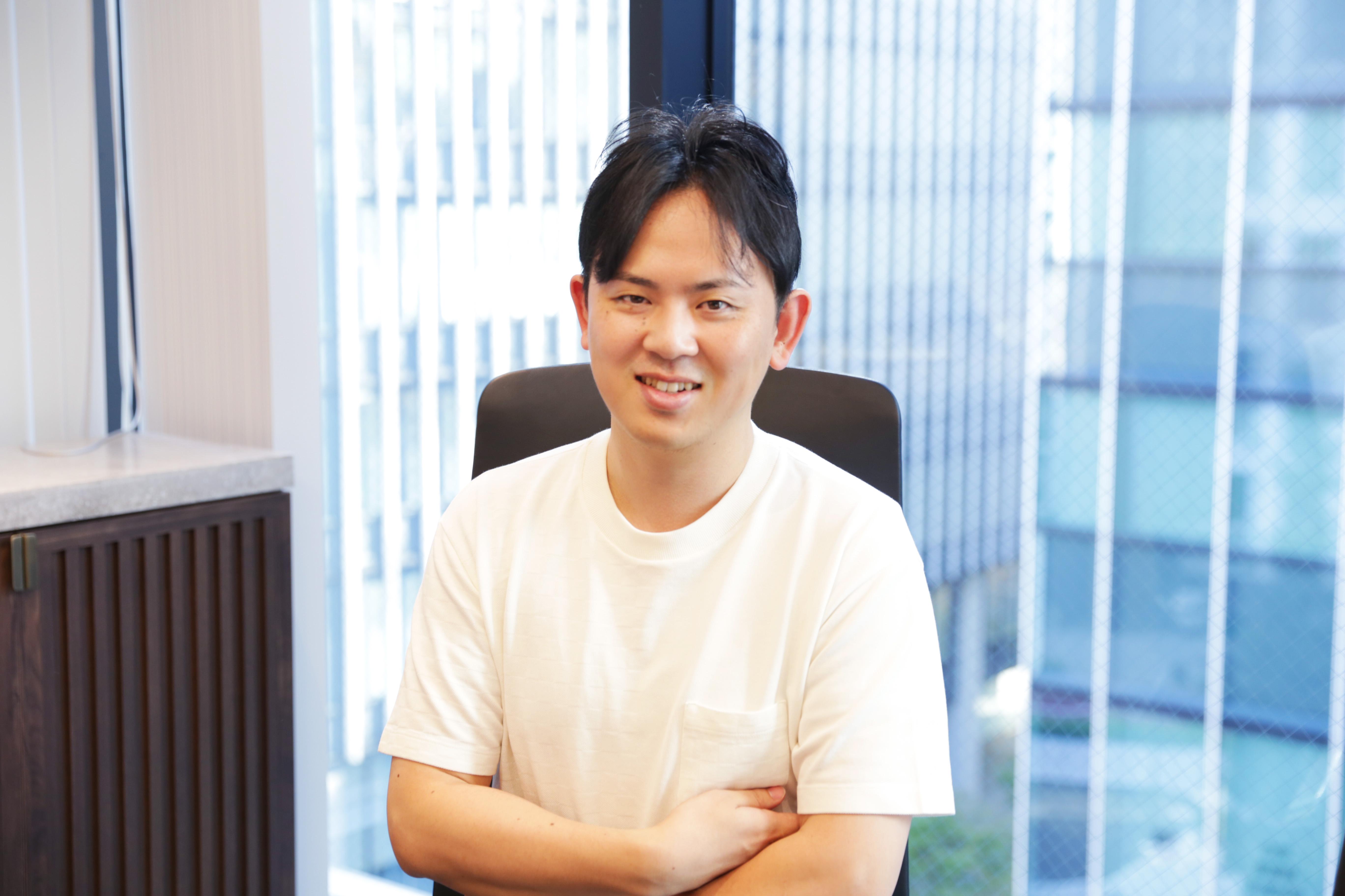 当社取締役の岡田。
セールス領域や販売戦略の立案を得意とする。クライアントから信頼を勝ち得る方法や発注に繋げていく勝ち筋のつけ方を熟知している。