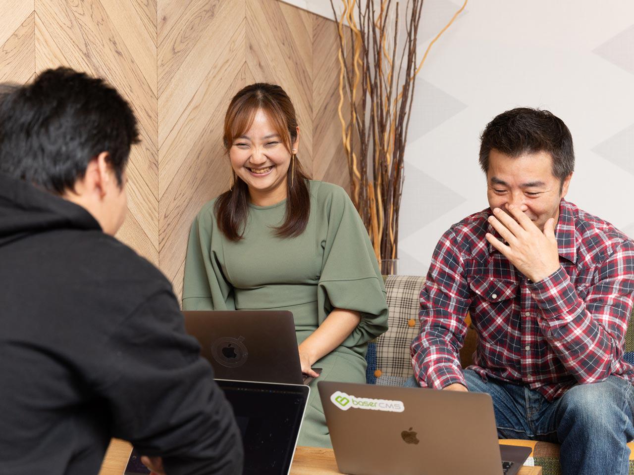 福利厚生に関してもスピーディーに制度化する会社だ。また、柔軟な働き方を実践するために裁量労働制を導入し、各自働き方を自由にデザインできるという。