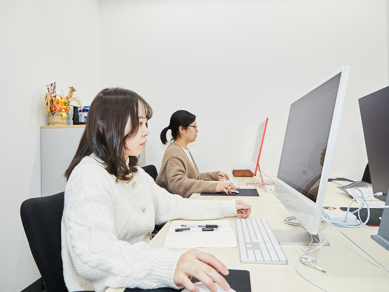 単なる作業者にならず、思考しながらビジネスの拡大を目指すデザイン業務を担うことで、“売れるクリエイティブ”を生み出す力を身に付けられることが、同社の環境にある最大の魅力だ。