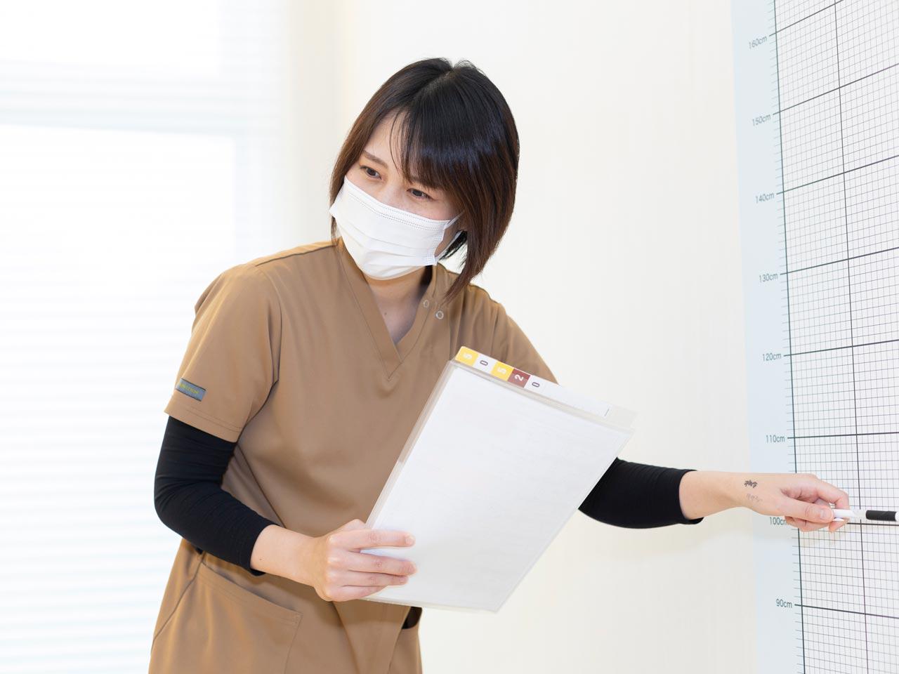 幅広い対応領域の中でも、審美歯科治療の実績は西日本でも群を抜いており、矯正治療の新潮流として注目を集めるインビザラインの施術数は年間500例を超えている。