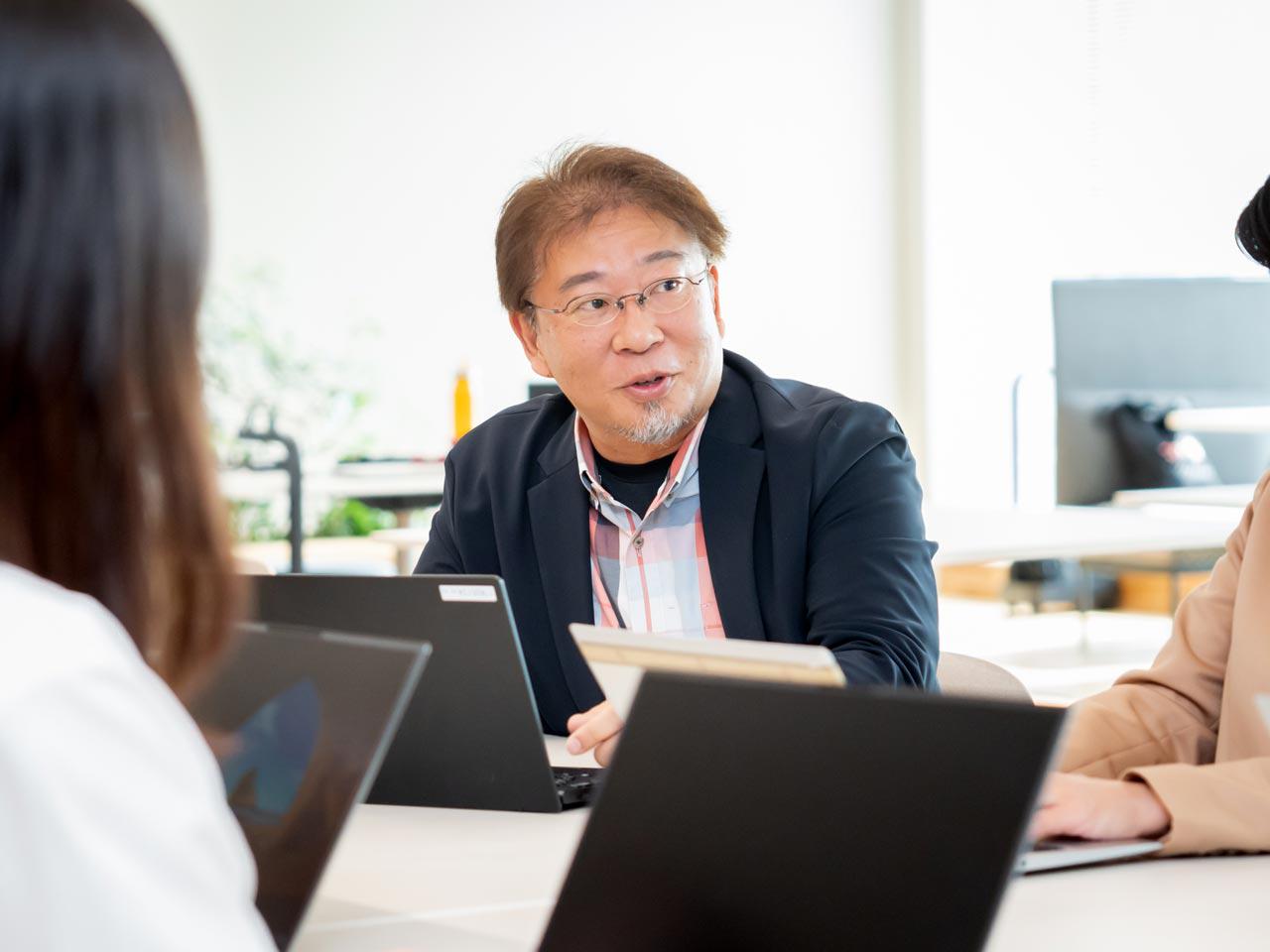 オフィスをはじめ商業施設や病院、学校、公共施設等のあらゆる空間づくりをサポートしている東証プライム上場企業。