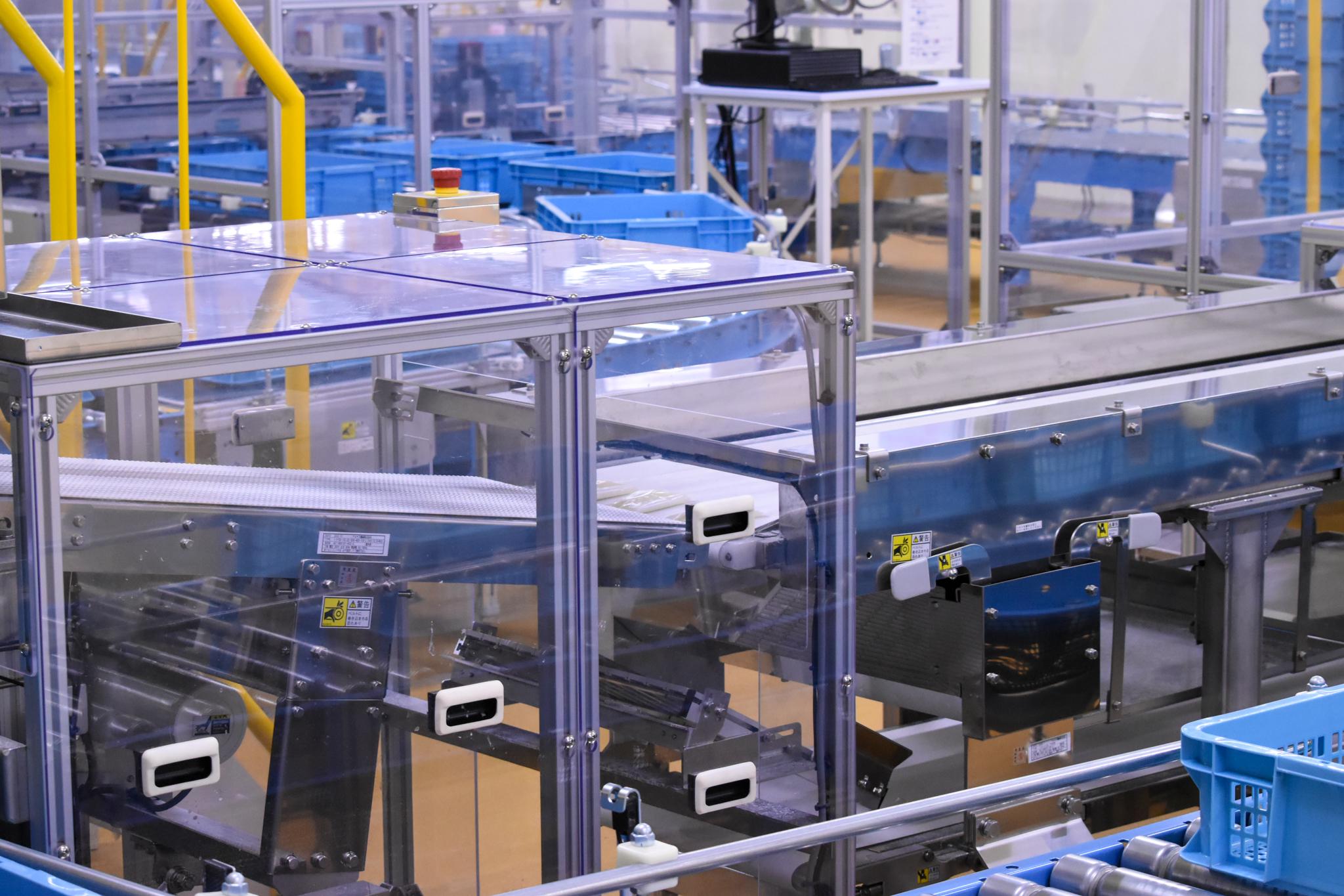 1990年の創業以来、セントラルキッチンを導入するとともに装置産業化を進めることで、コストを抑えつつ品質を維持。