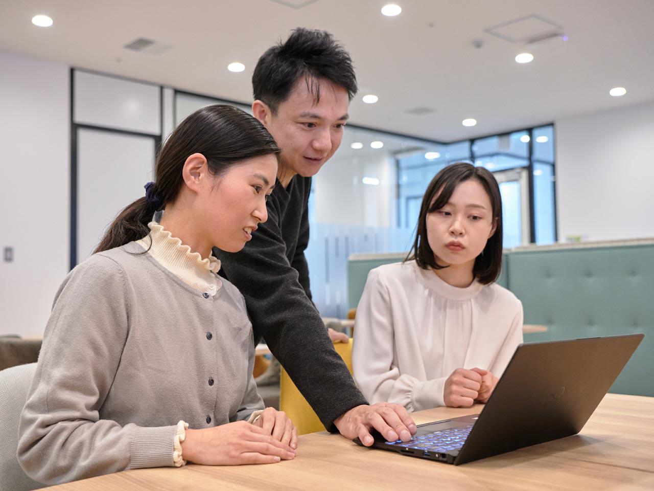 コミュニケーションを取り、取説がなくても使えるような説明のいらない仕組みづくりを心掛けながら、お客様の原価改善や利益率の改善に繋げている。