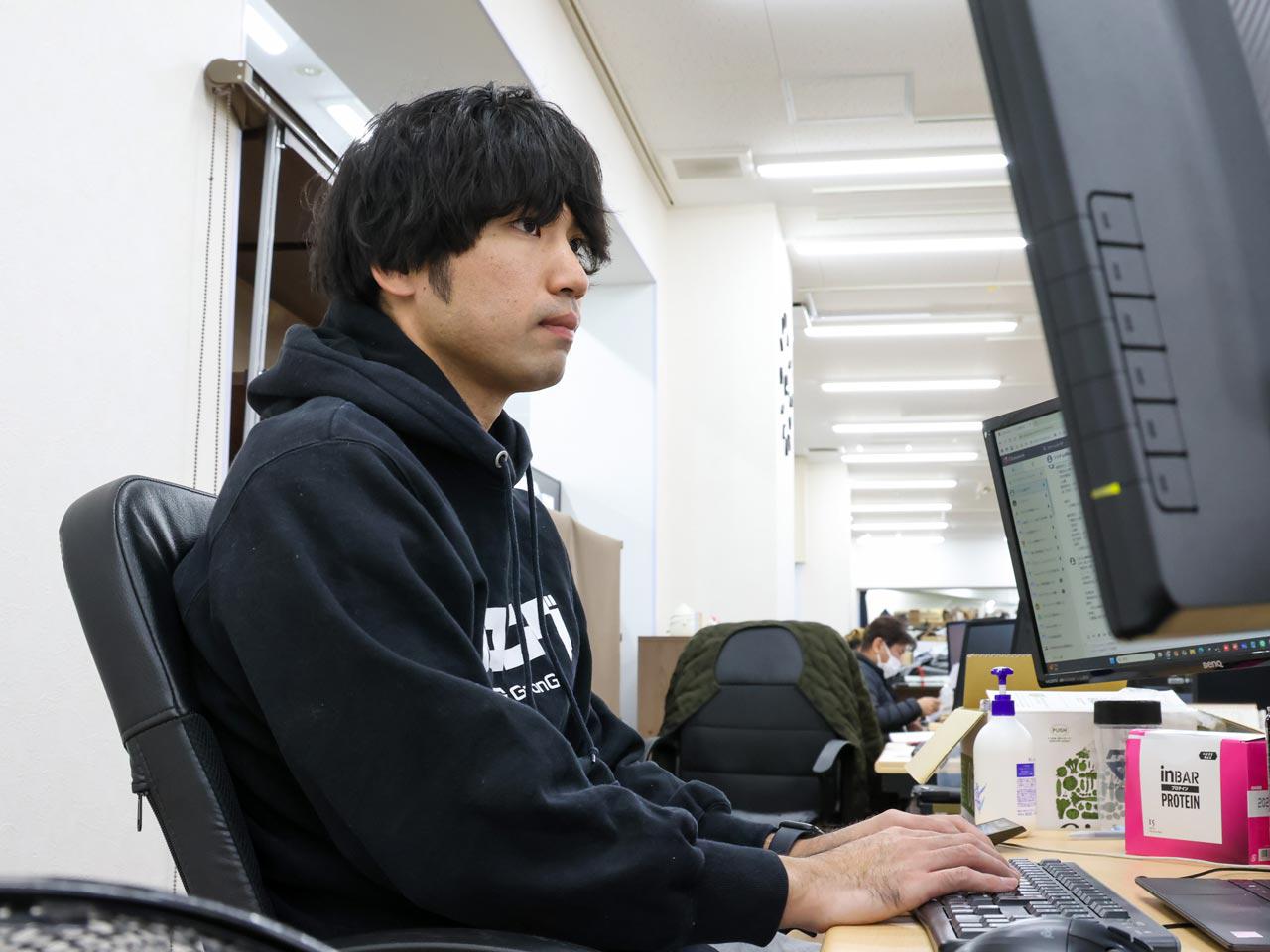 企画から開発・製造・販売までのサプライチェーンを内製化し、マーケティング力を駆使して“手頃な価格で最大限の価値を提供する”物作りを実現している。