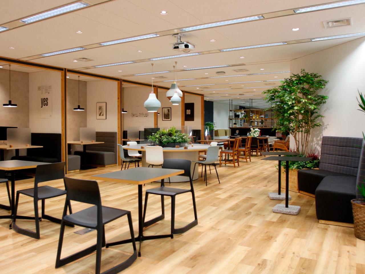 同社はブランディングとマーケティングをデザインで支援する会社。単にクリエイティブデザインだけを専門とする会社とは異なり、クライアントに対するコンサルティングを重視するのが特徴。