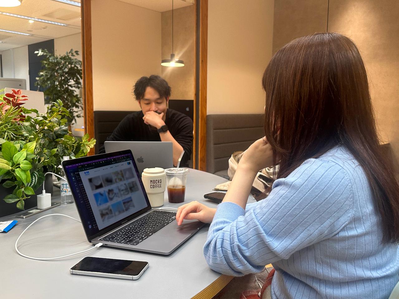 産休・育休取得後の女性社員が復職する率が高く、勤務時間帯をずらす「スライド勤務」など働きやすい環境だ。