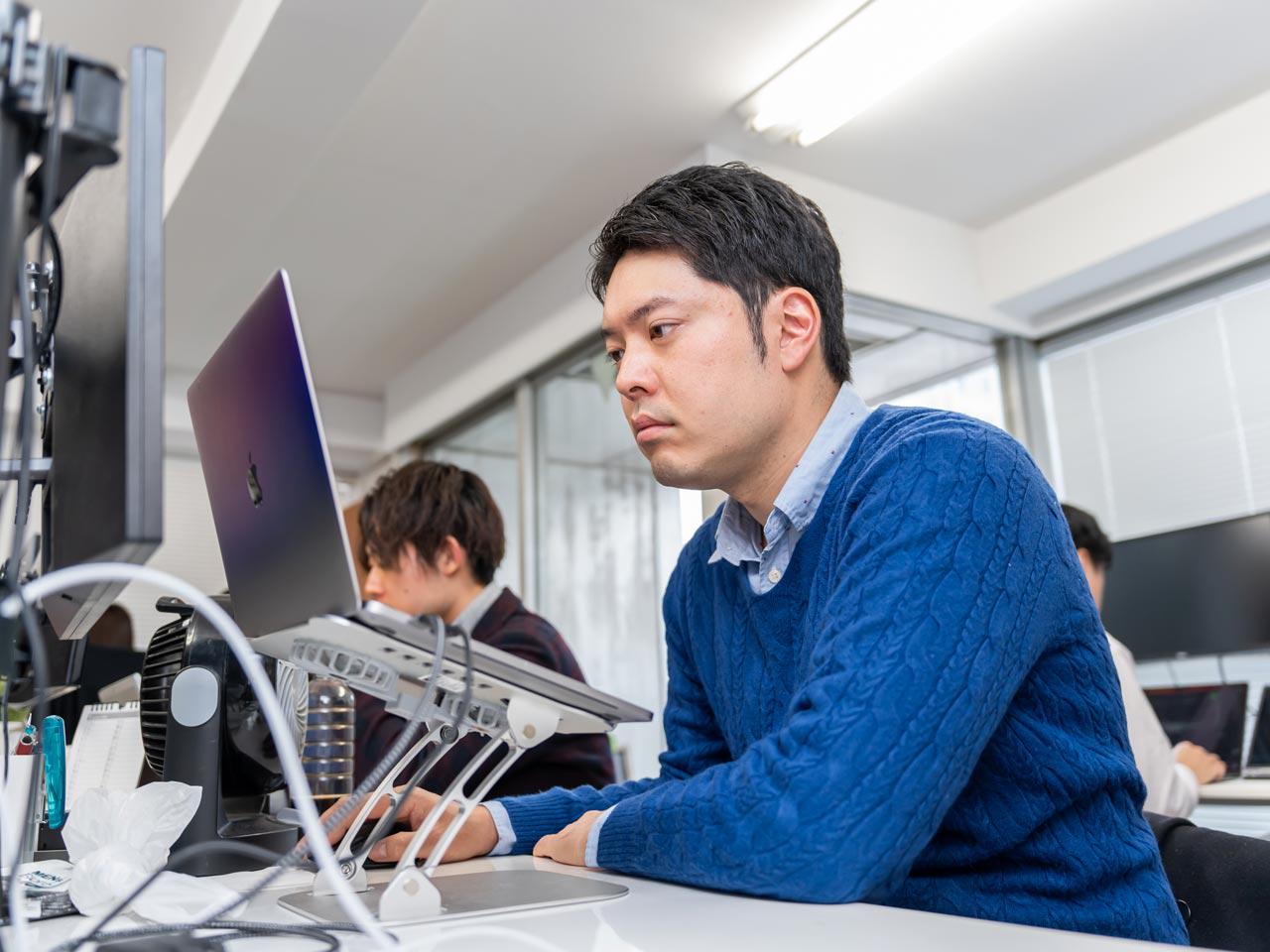 営業チームのメンバーが定期的にエンジニアを訪問し、エンジニアの現状と将来の希望を把握して、万全の体制でバックアップする。