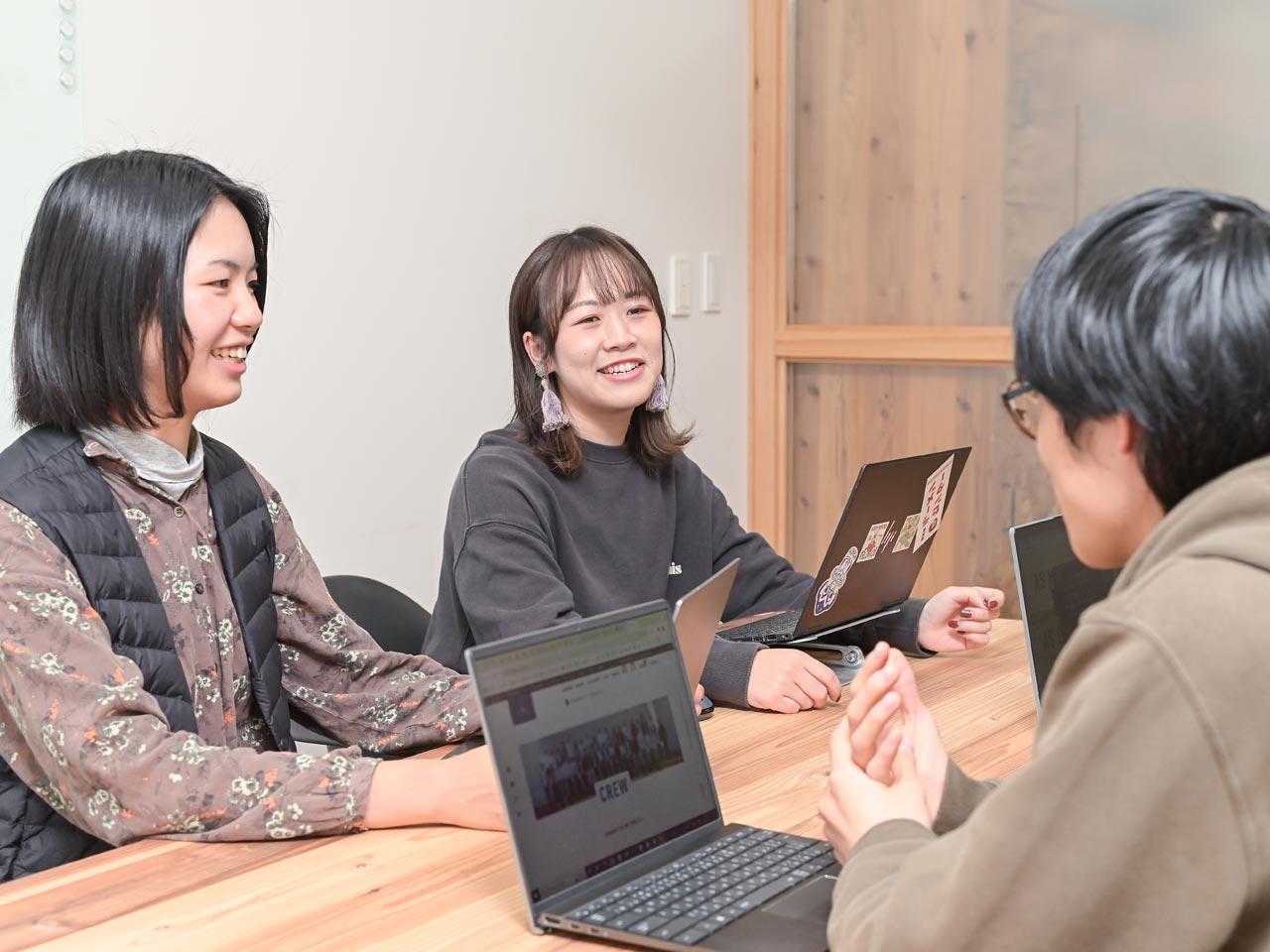 “地域の宝探しカンパニー”を宣言し、商品企画力とマーケティング力を強みに、クライアントである地方自治体の地域の魅力を掘り起こし、ふるさと納税の成功を通した地域創生の実現を目指す。