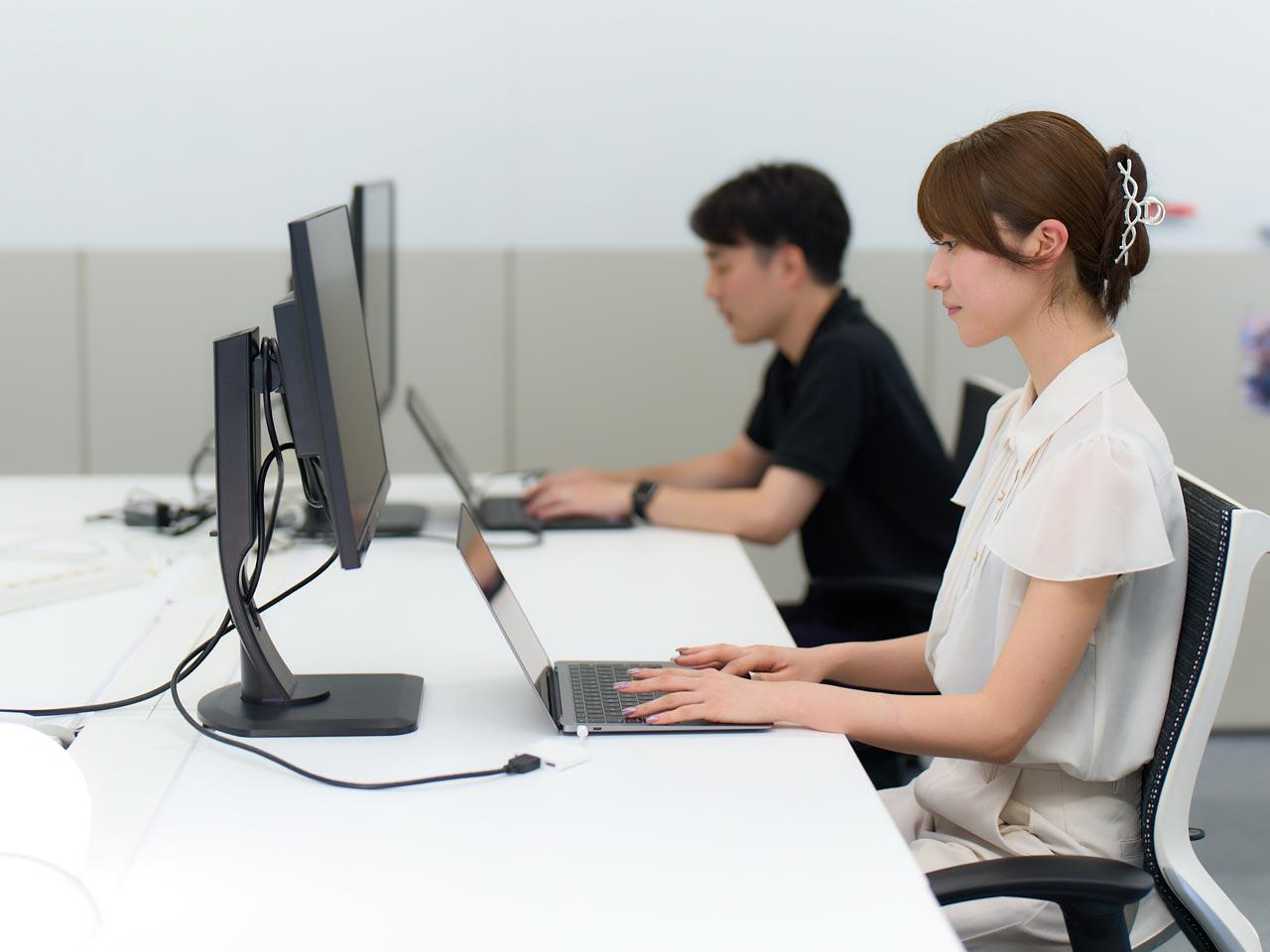 受託では、RubyとRuby on Railsにこだわってのスクラム方式を導入し、効率的かつ自由度の高い開発を実現。