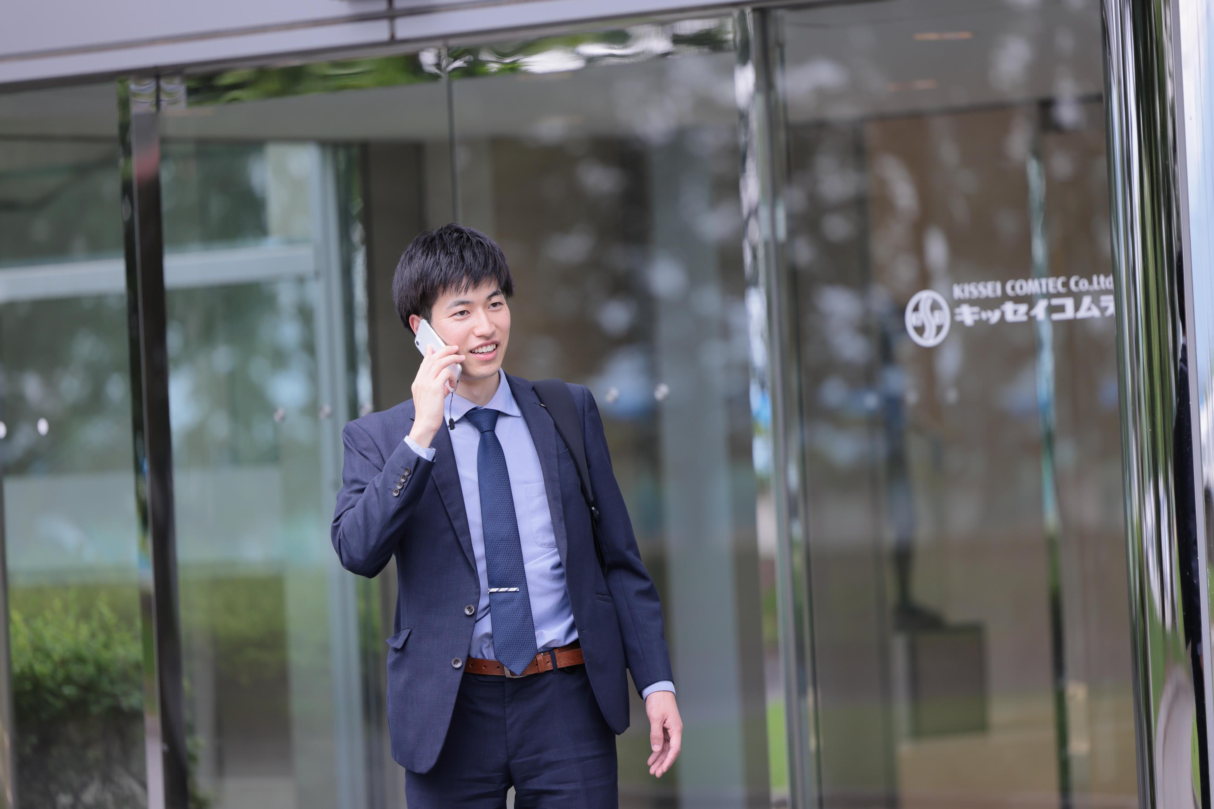 製造業界や医療分野をはじめ、各種システムを開発・提供している。