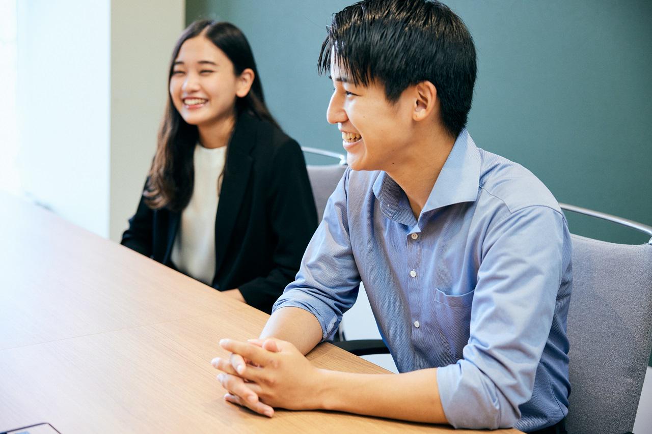 社内のコミュニケーションを円滑にするために、そのスキルや実践方法を学ぶ研修にも会社が率先して力を入れています。