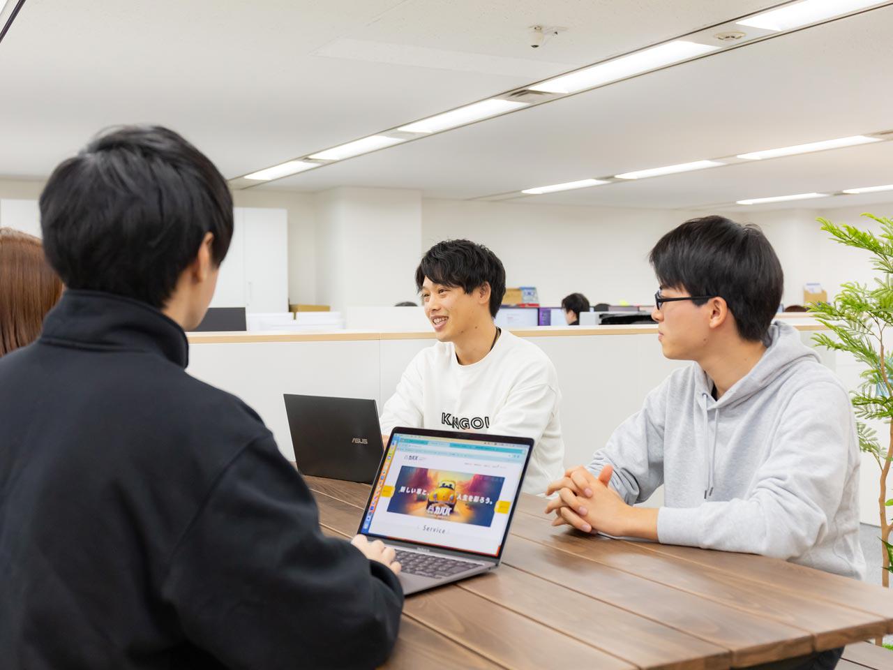 今後、さらなる効率化を図り、中古車の総流通額に対するシェア10％と2027年のIPOを目指す。