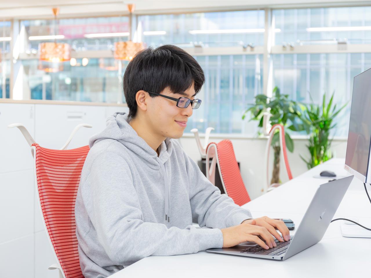 中古車販売業界で約20年間にわたって培った知識や人脈を生かし、安全面と経済的合理性を両立した高品質なサービスを実現したことが最大の要因だ。