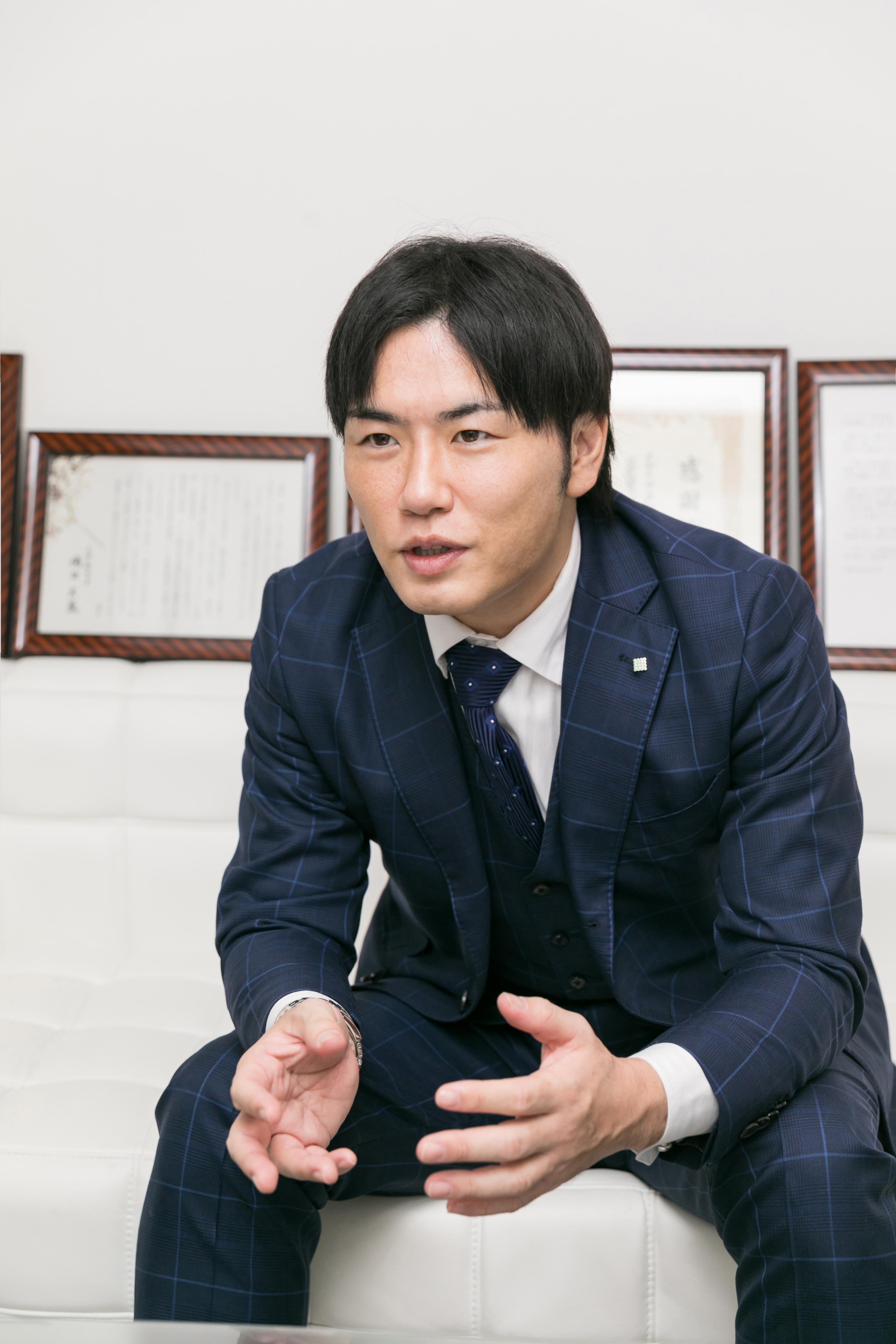 代表取締役　式 啓氏