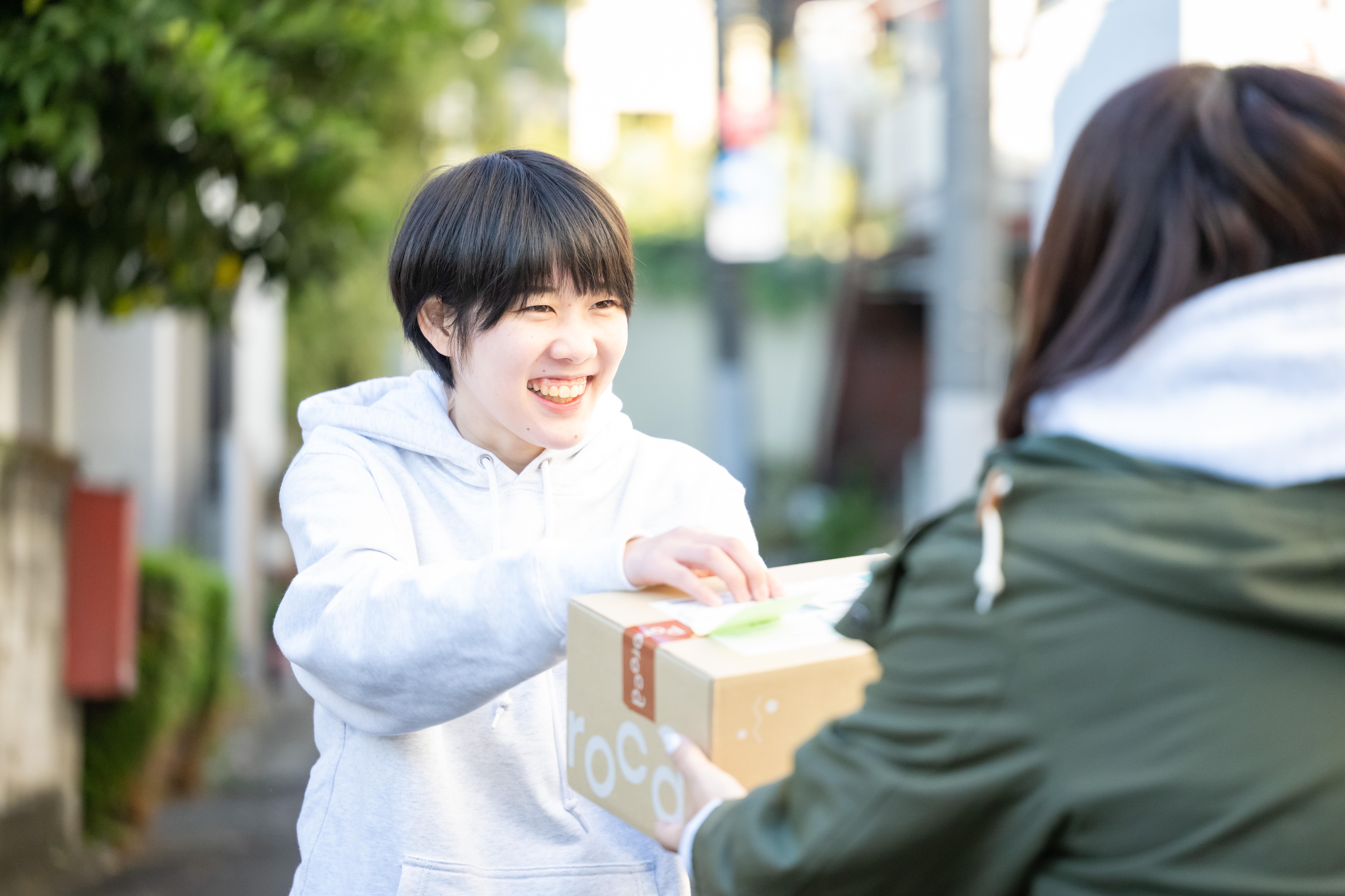 ECやフードデリバリー等のニーズが高まる一方で、恒常的なドライバー不足、過酷な労働環境、再配達問題等、物流の現場は様々な課題を抱えている。