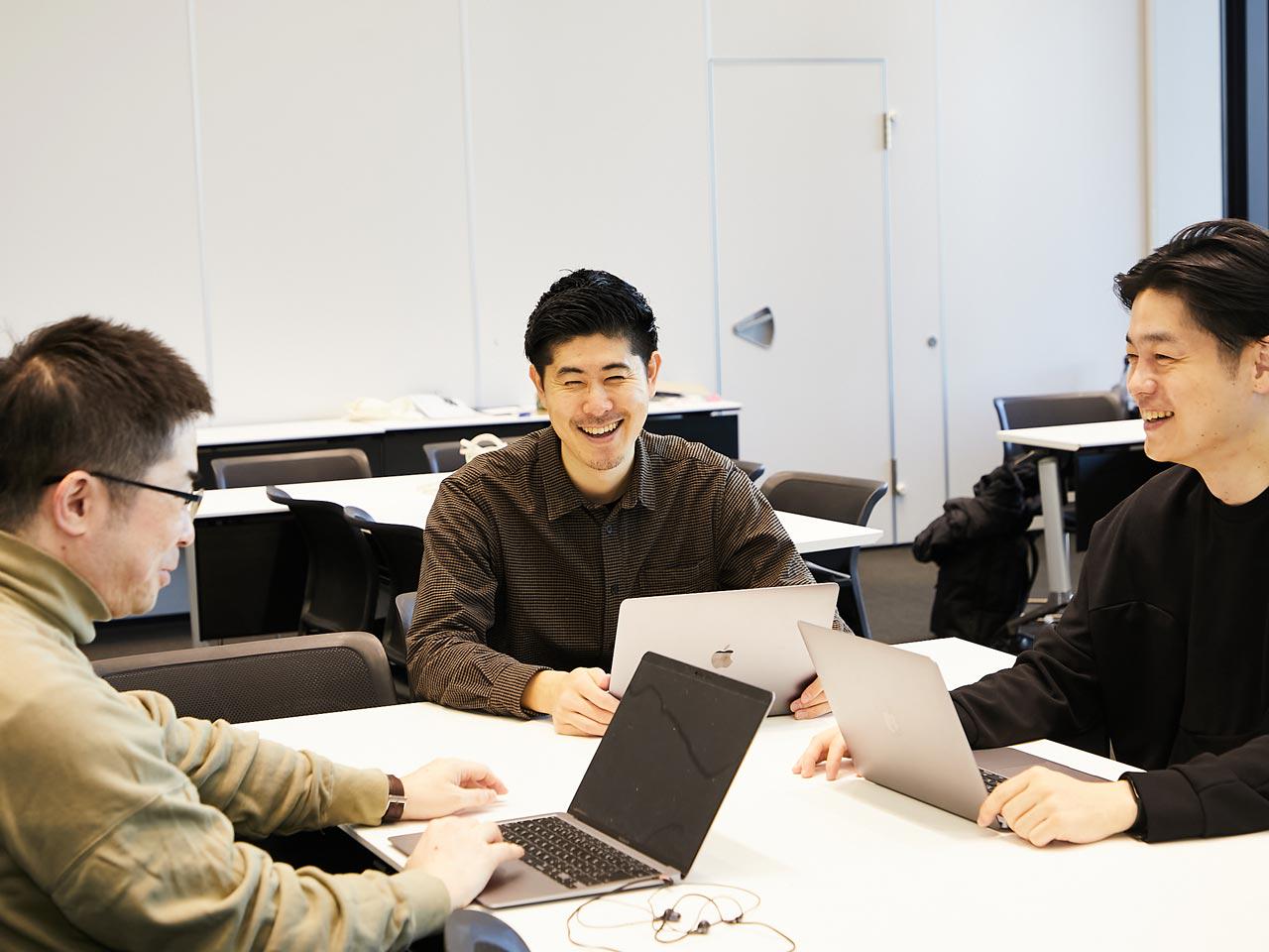 『SecureNavi』の導入は、クライアント企業の認証取得に向けた業務の効率化、セキュリティ対策をスムーズに実現。また、アナログな手法ではなく、無駄のない工数とリソースによる最適な運用を可能とする特徴によって、“形骸化しない情報セキュリティ体制”の構築を可能にしている。