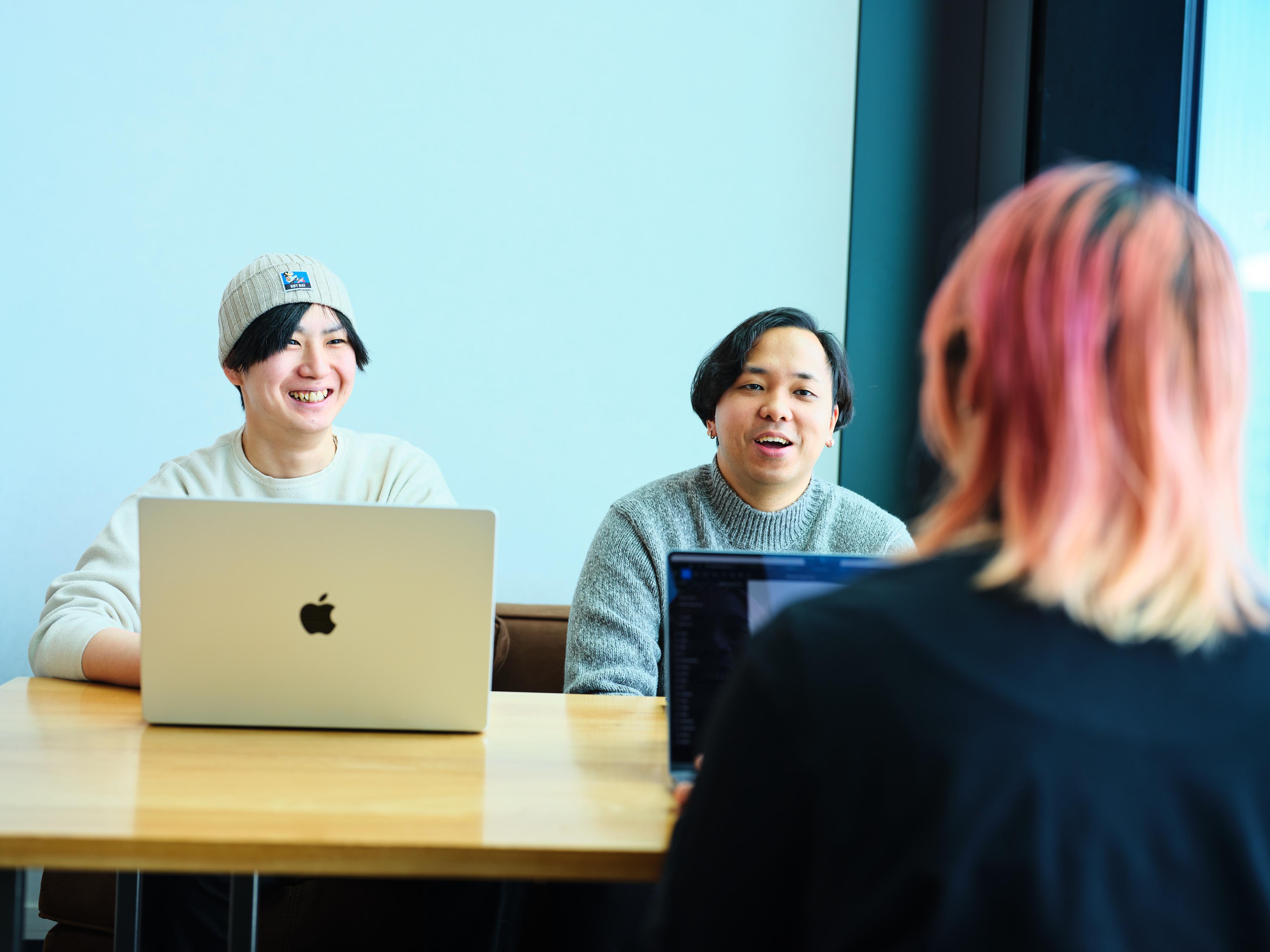 普段はフルリモートだが、オフラインで集まる時のコミュニケーションも大切にしている。