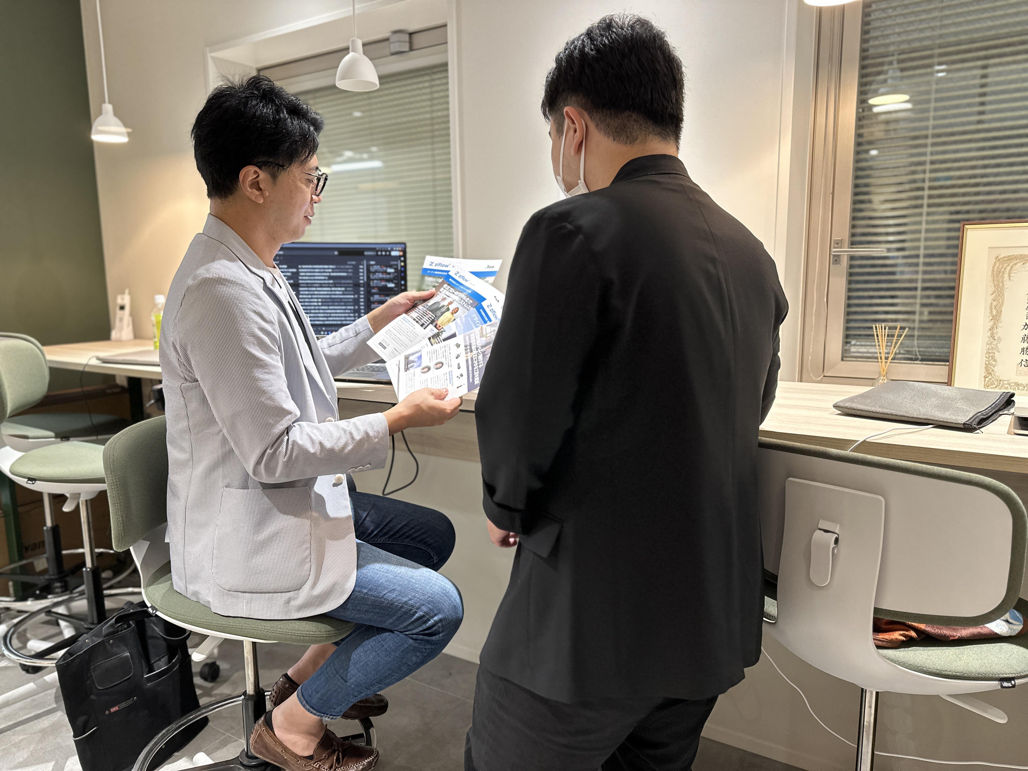 新しい技術やサービスについて、話すことも。