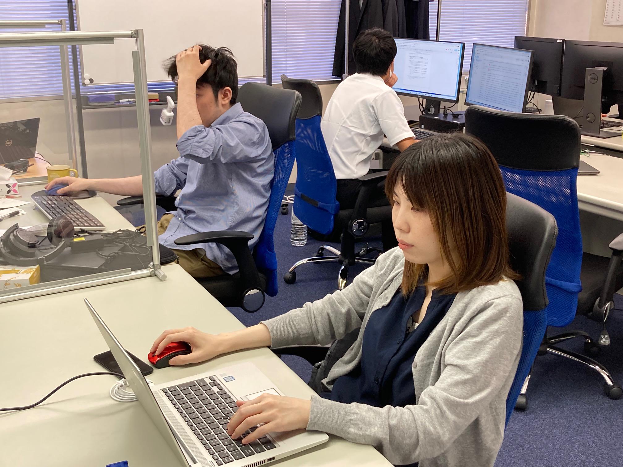 開発ルームは、フリーアドレスです