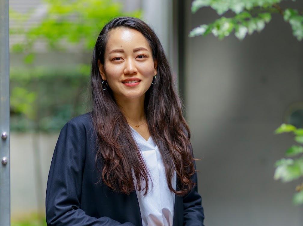 ネットショップ「1人店長」からの転職者。毎日終電帰りの激務だったが、結婚を機に、出産・育児など環境が変わっても続けられる仕事を探し、オンラインで完結出来るコンサルタント業に行き着いた。自宅で仕事が出来るだけのスキルを身につけるのが目標。