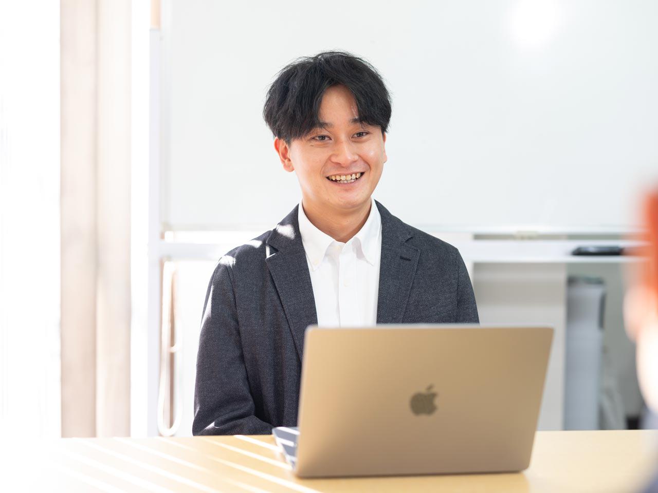 全国100店舗以上・数十万名が使う大手ショッピングモールの従業員向けWebシステム等の実績がある同社。
