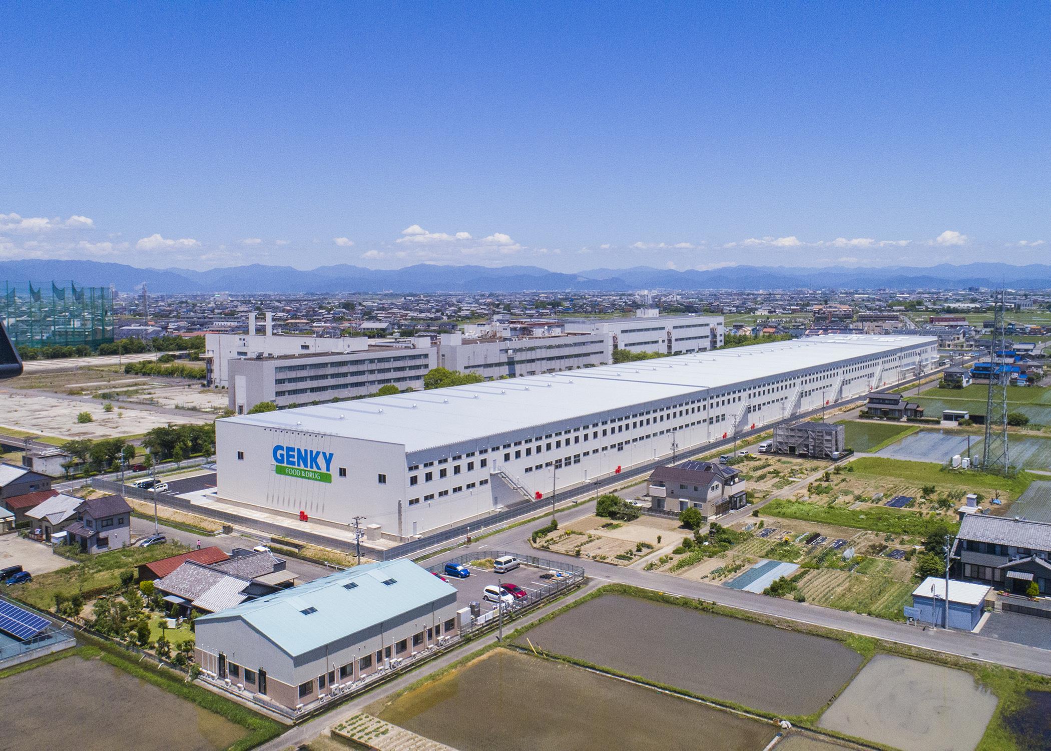 物流・デリカ商品の製造の自社センターを2拠点構えています。