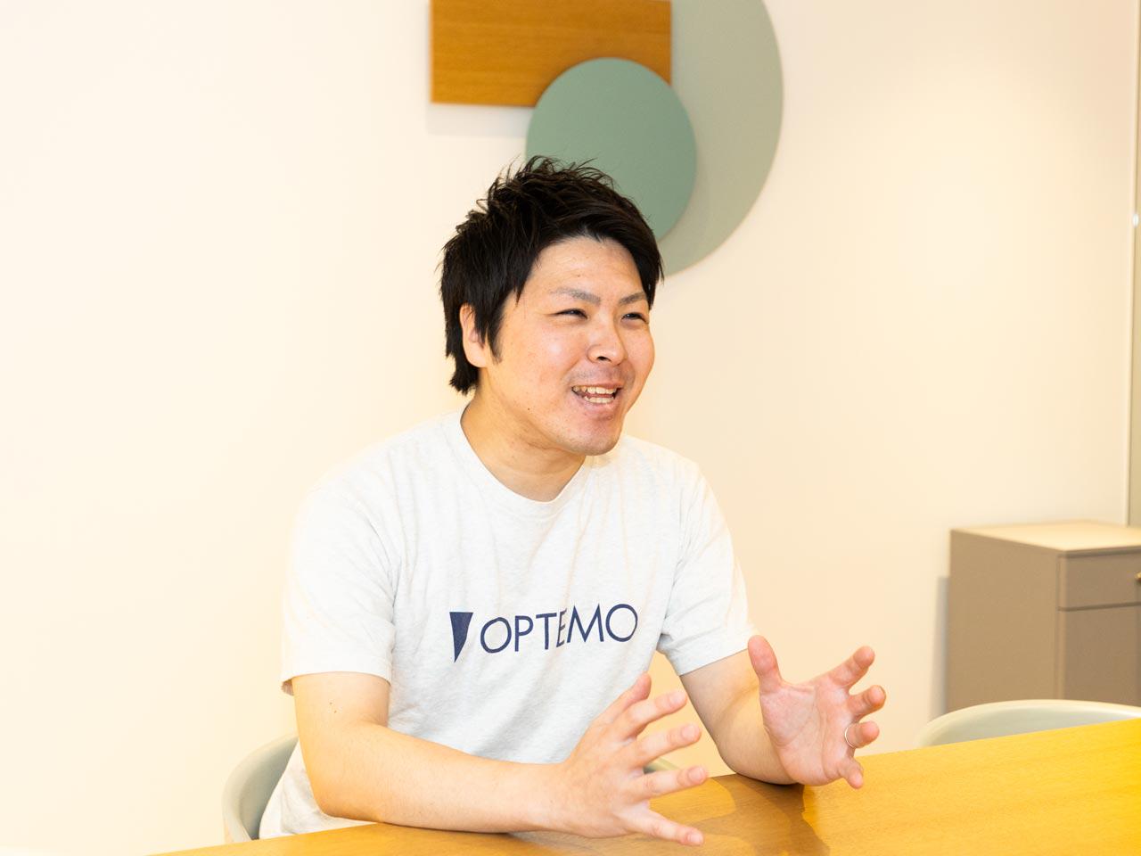 Webサイト訪問者の中から温度感の高い顧客を自動で抽出し、Webサイト上でチャットや音声通話を通してナーチャリングすることで、新規商談の獲得へ繋げる。