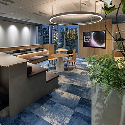 それぞれの感覚や発想をアウトプットできるオープンな環境で、新しいアイデアを生み出しています。
Photo by / Nacasa & Partners , BBmedia