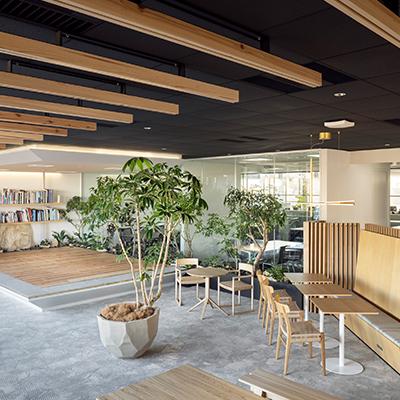 リラックスできるガーデンスペースがあります。
Photo by / Nacasa & Partners , BBmedia