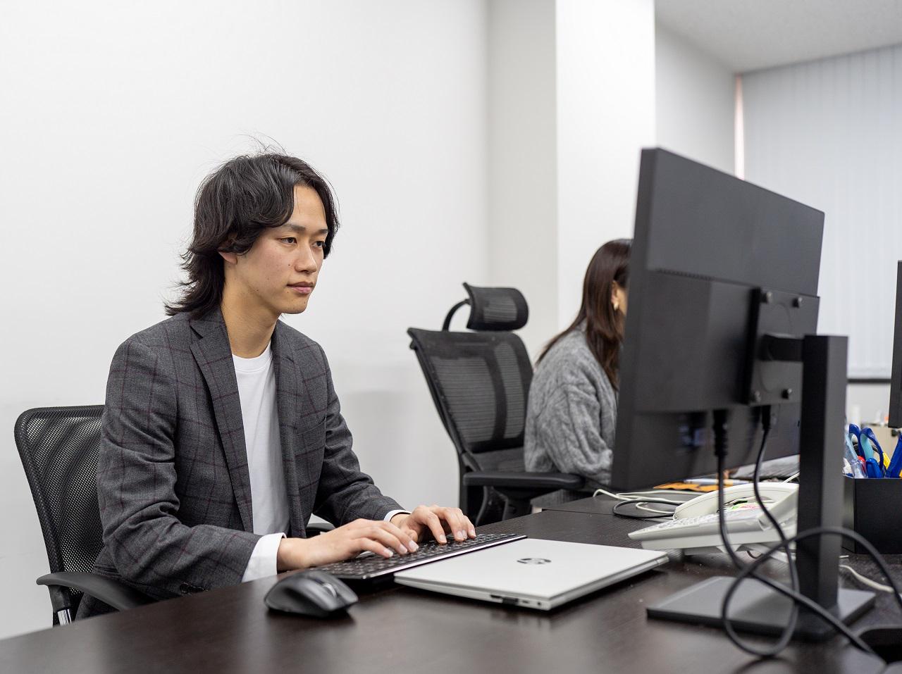 そんな同社は現在、経験者・未経験者を問わず多くのエンジニアを募集し、100～200名体制へと拡大を図る予定だ。