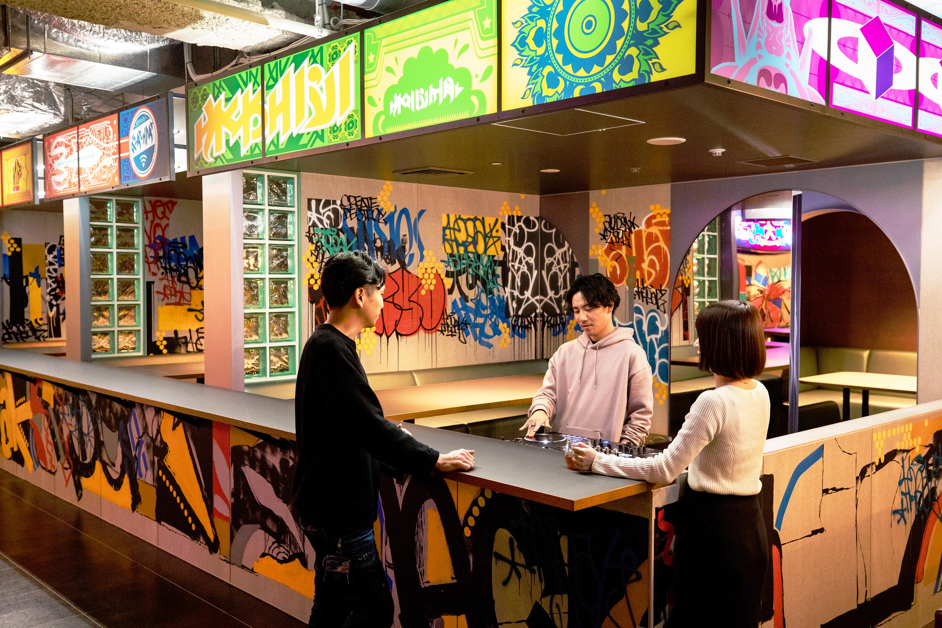 ①SEOに最適化されたコンテンツ制作、②位置情報等を利用したレコメンドシステム、③ユーザーの口コミを活用した「おでかけCGM」という機能が特色。