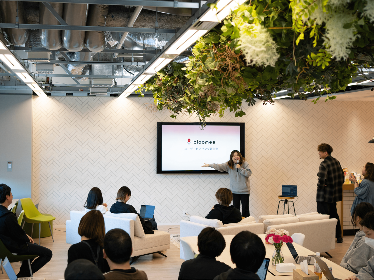 月1回、全社にてユーザーヒアリング報告会実施