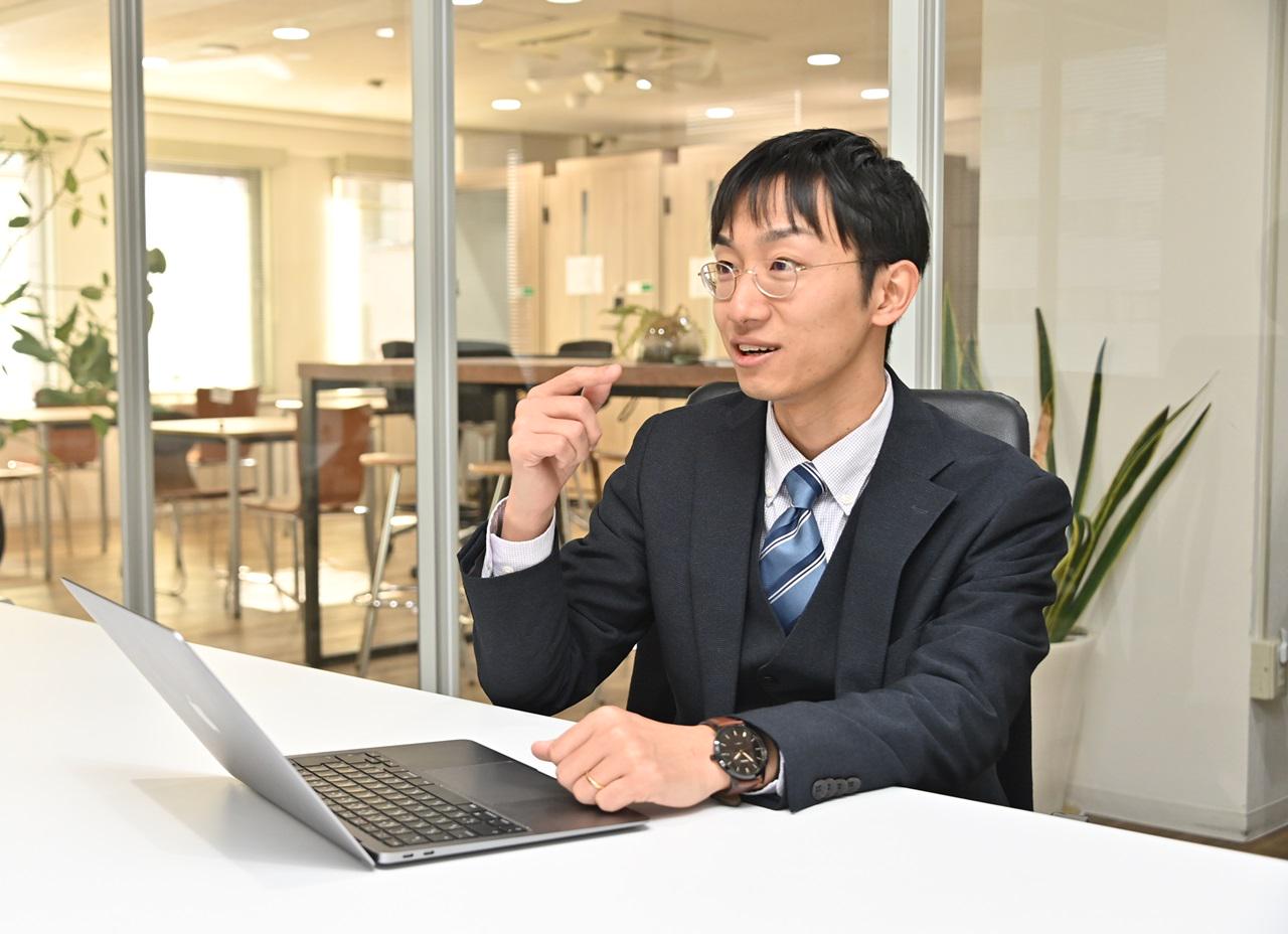 管理会計や原価計算の知識、ビッグデータを統計的に処理するためのデータハンドリング、さらに売上予測やマーケティング戦略を構築するための機械学習のノウハウを武器に、上場企業をはじめとする大手企業の業務変革を支援。