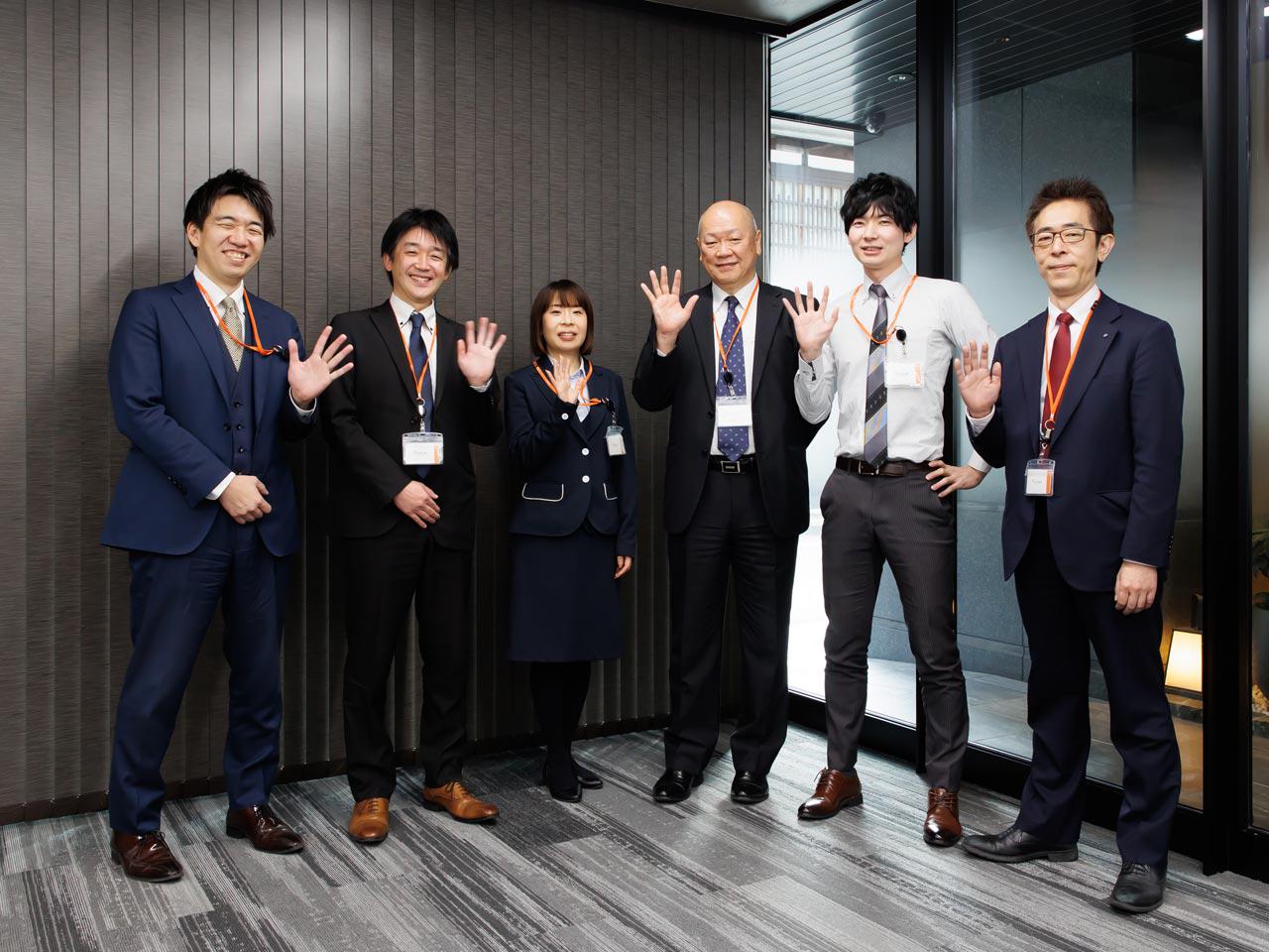 東証プライムに上場するとともに10年間増収増益を続けている。