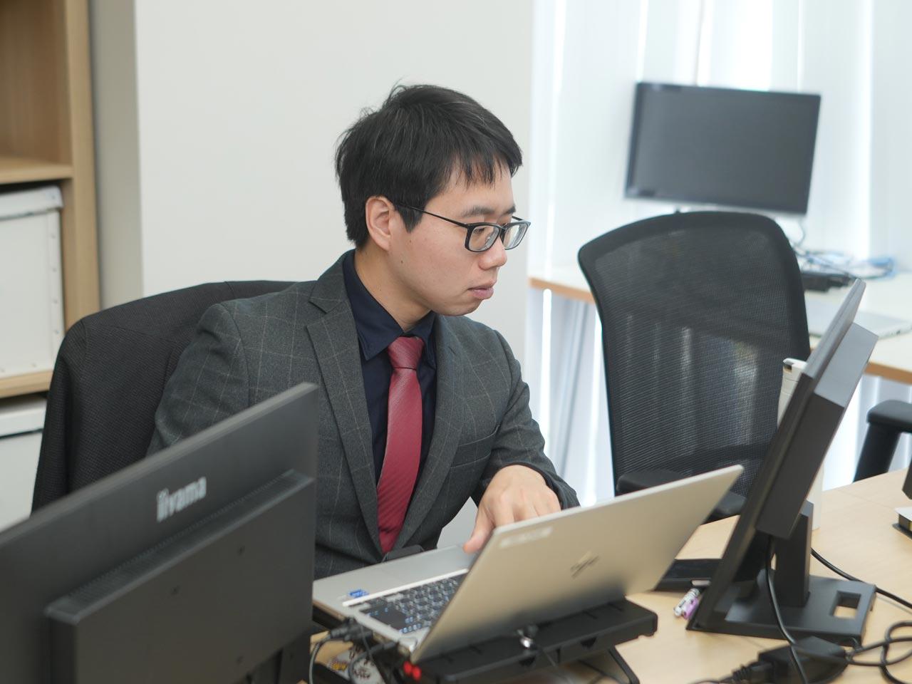 主要顧客特化や技術領域別、地域別の事業部を設け、専門性・専属性を深めているところが特徴的。