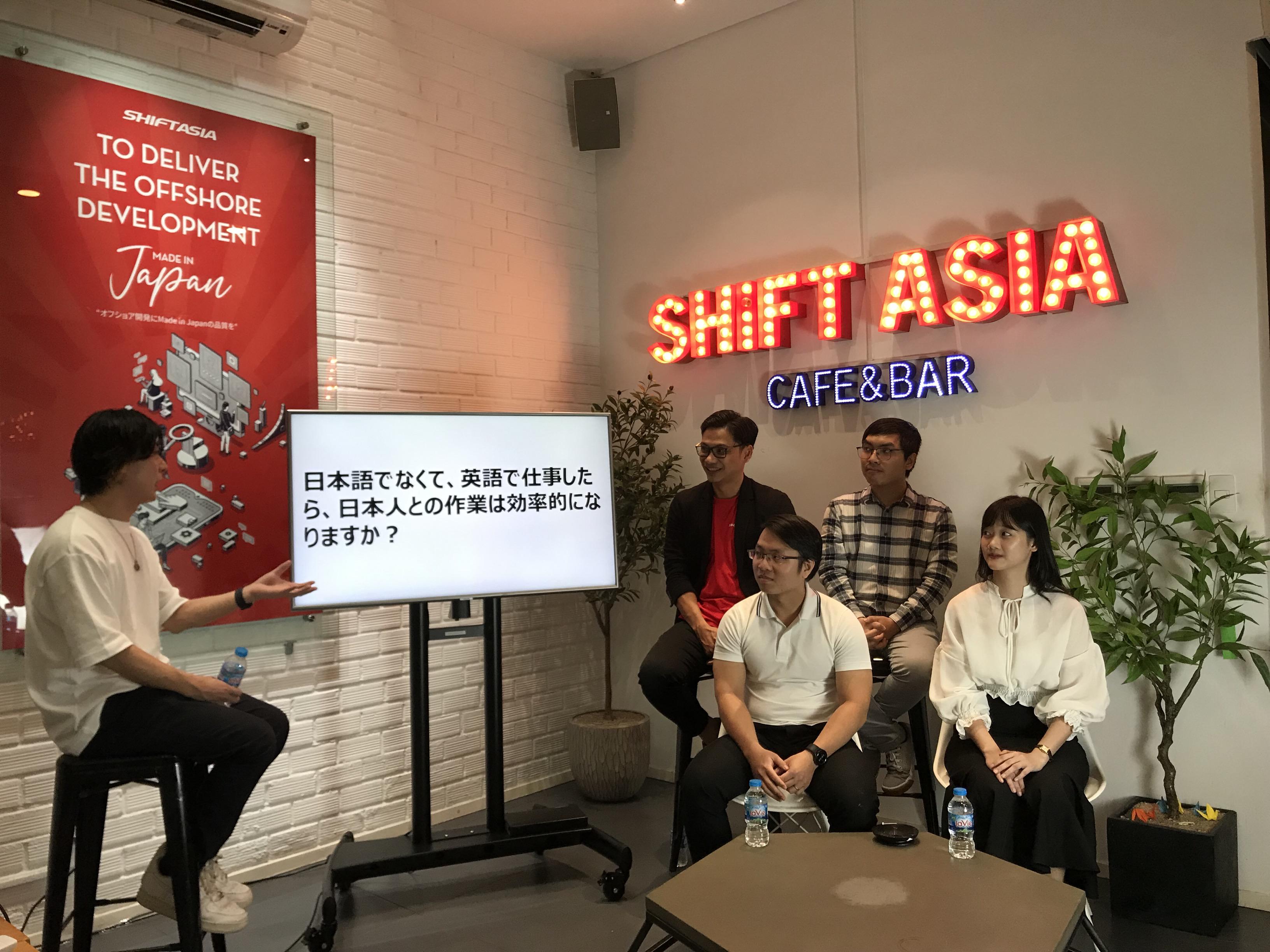 カフェスペースからWebinar放映中。