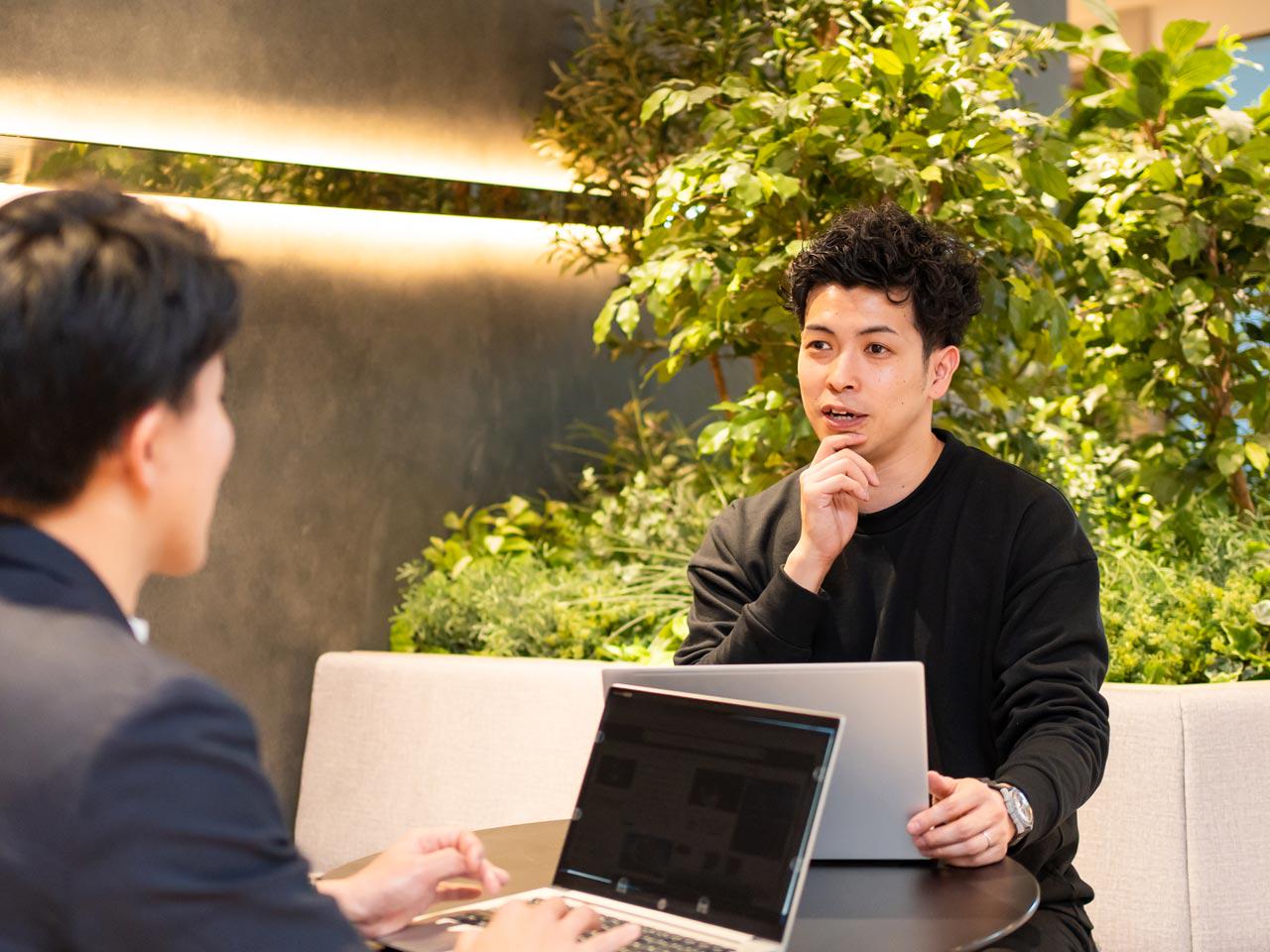 同社のビジネスの特徴は「顔の登録」に特化し、個別のエンジンに依存することのないプラットフォームとしてのサービス開発に注力することにより、ユーザーにデバイスフリーのメリットを提供している点にある。