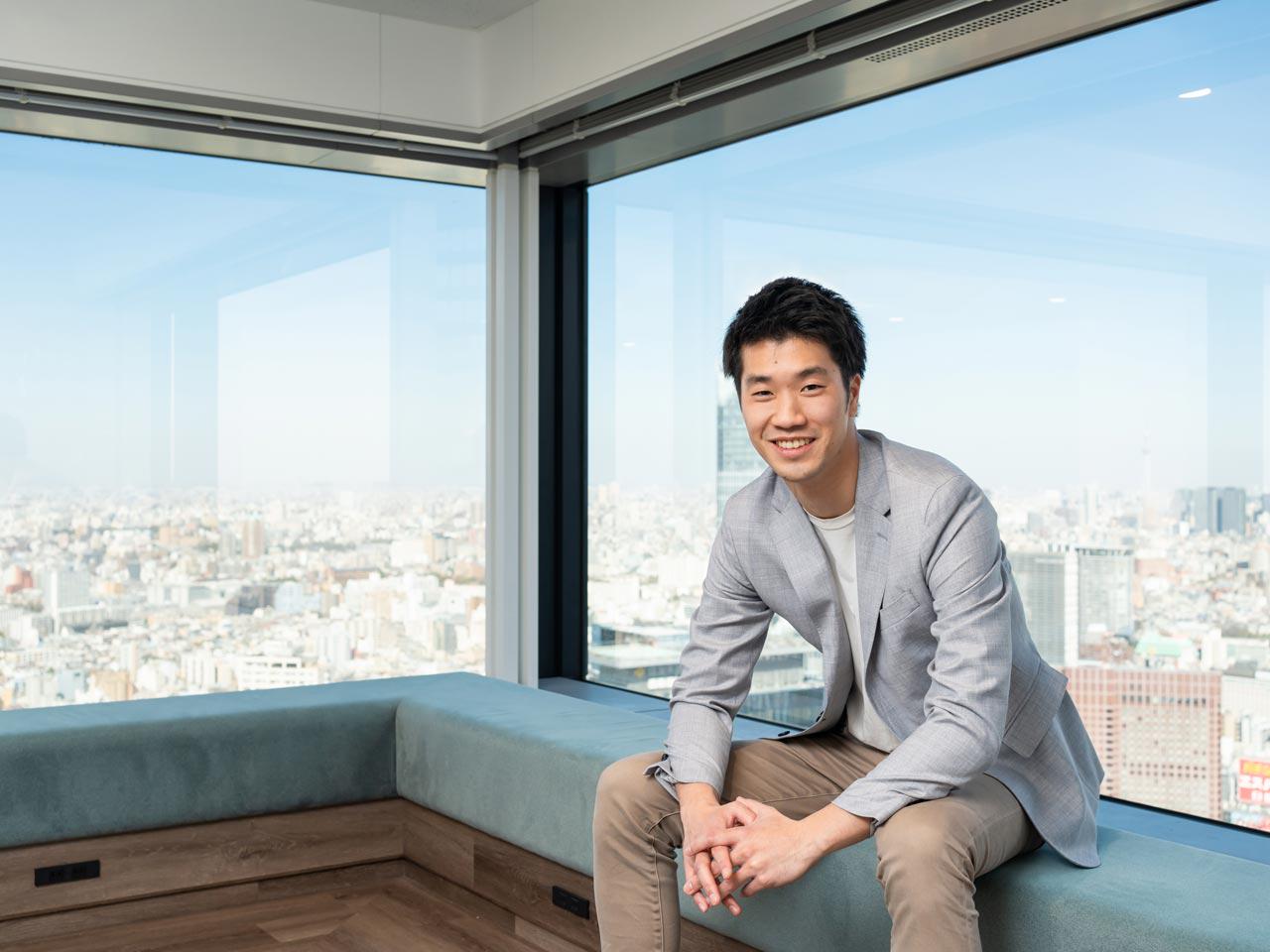 慶応義塾大学卒
在学中にシリコンバレーの通信系ベンチャーに出資・インターンし、日本市場のマーケティングを支援。
三井物産株式会社 ICT事業本部に入社し、米・イスラエルのサイバーセキュリティ企業への出資・日本へのサービス展開に従事。
その後、物流業界向けに新たなDXサービスの立ち上げをプロジェクトマネージャーとして実施。
顔認証プラットフォーム(FreeiD)の構想段階から参画し、創業メンバーとしてDXYZ株式会社を設立し、現在に至る。