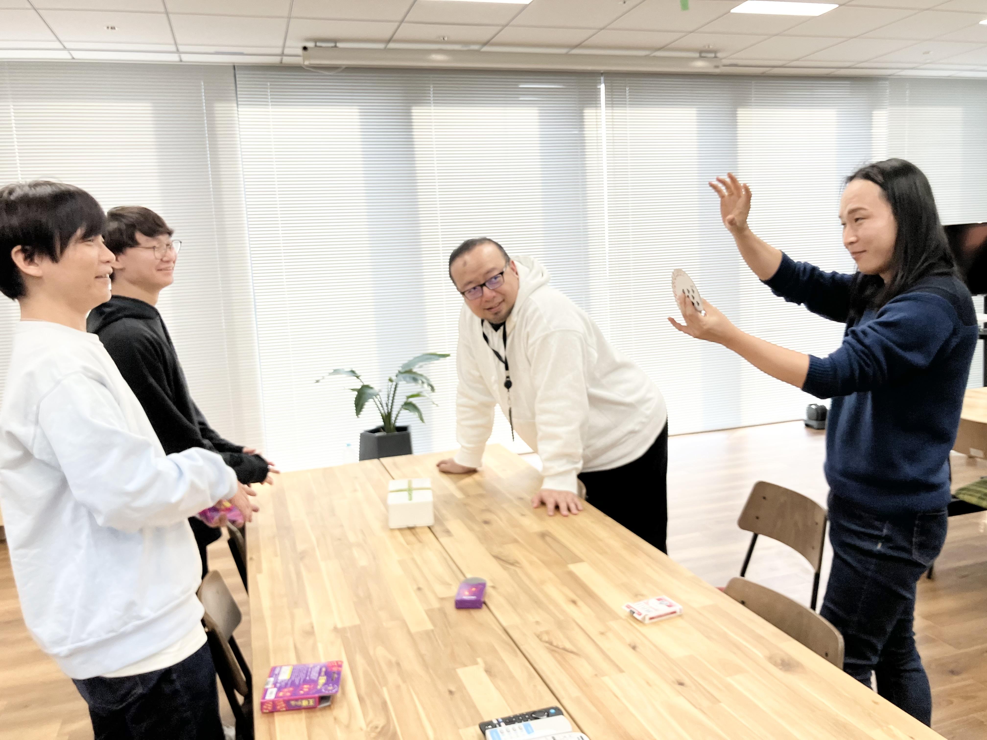 同社は一人ひとりの業務範囲が広く、全体プランニング、売上管理も含めゲーム全体に関わることができる。その分、上級職へいち早くキャリアアップも目指せる。