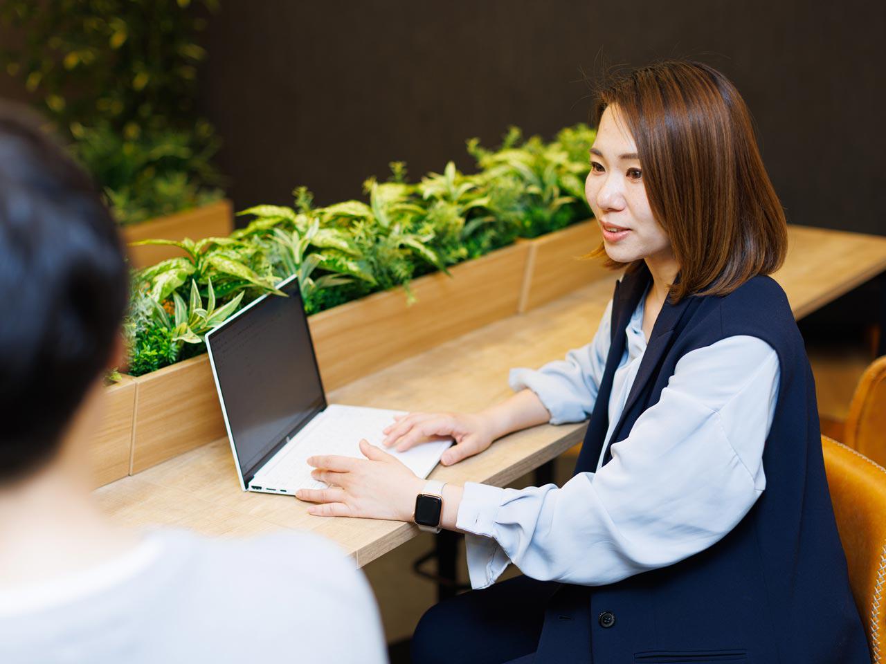 いずれは自社プロダクト開発にも取り組むビジョンも。その際にはチームを牽引できるリーダーポジションに就けるような、スキル・経験を積んでいただきたいです！