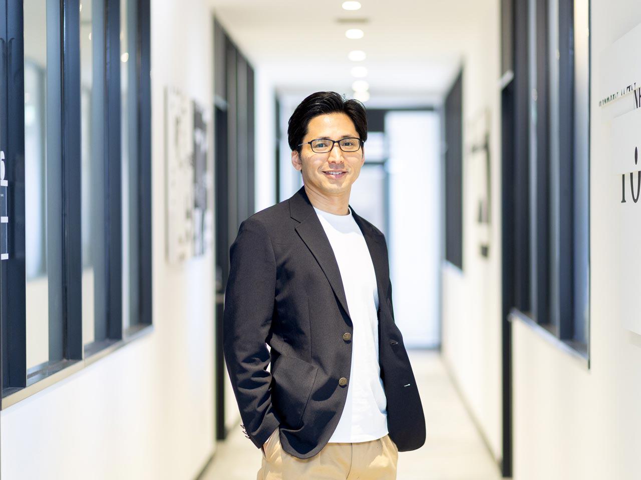 同社は、東芝デジタルソリューションズから事業譲受された、スマートフォンをインカム・トランシーバーのように活用できるアプリケーションを開発している。