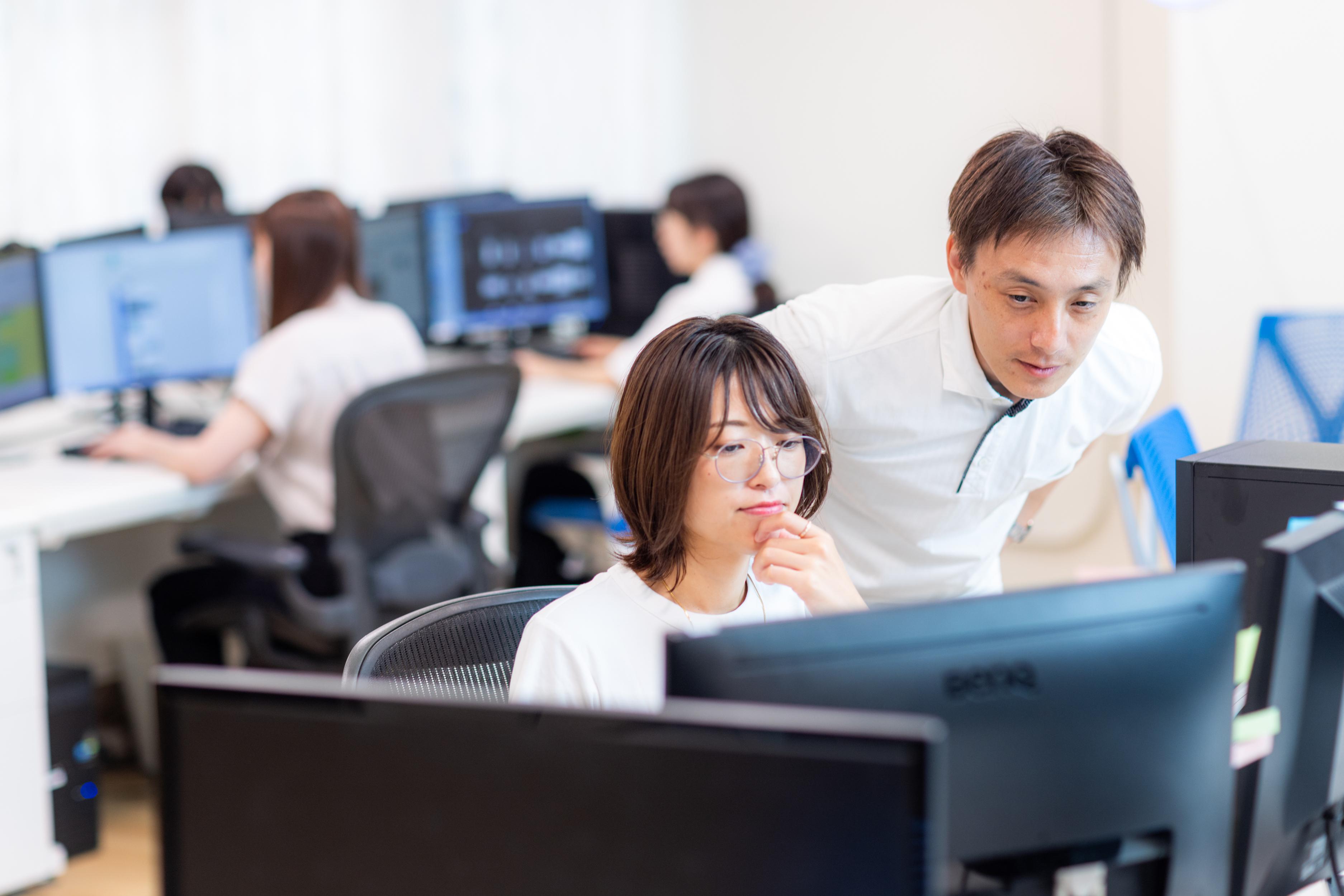 社員一人ひとりの成長に重きを置いています。
資格取得に向けた委員会を立ち上げるなど、勉強会や講習会を実施する他、関連書籍の購入や資格取得費用の負担も含め、スキルアップのための環境が充実しています。