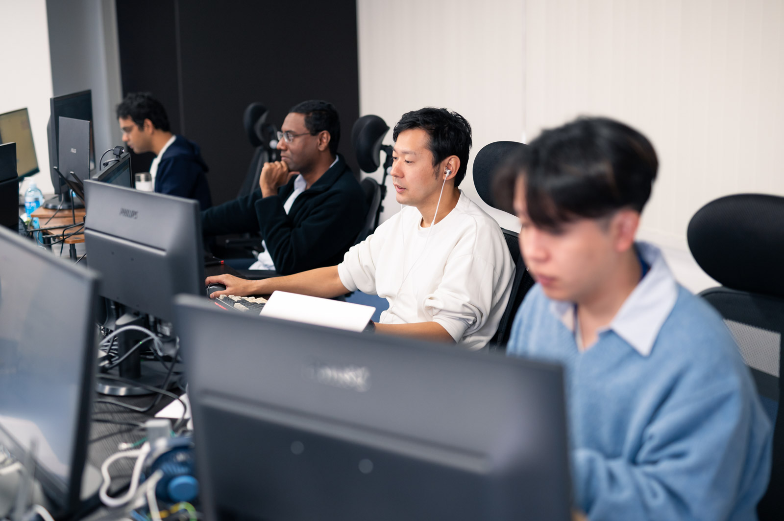 グループ内外のニアショア拠点として、エンジニアは東京をはじめ県外・県内のプロジェクトにフルリモートでジョイン。